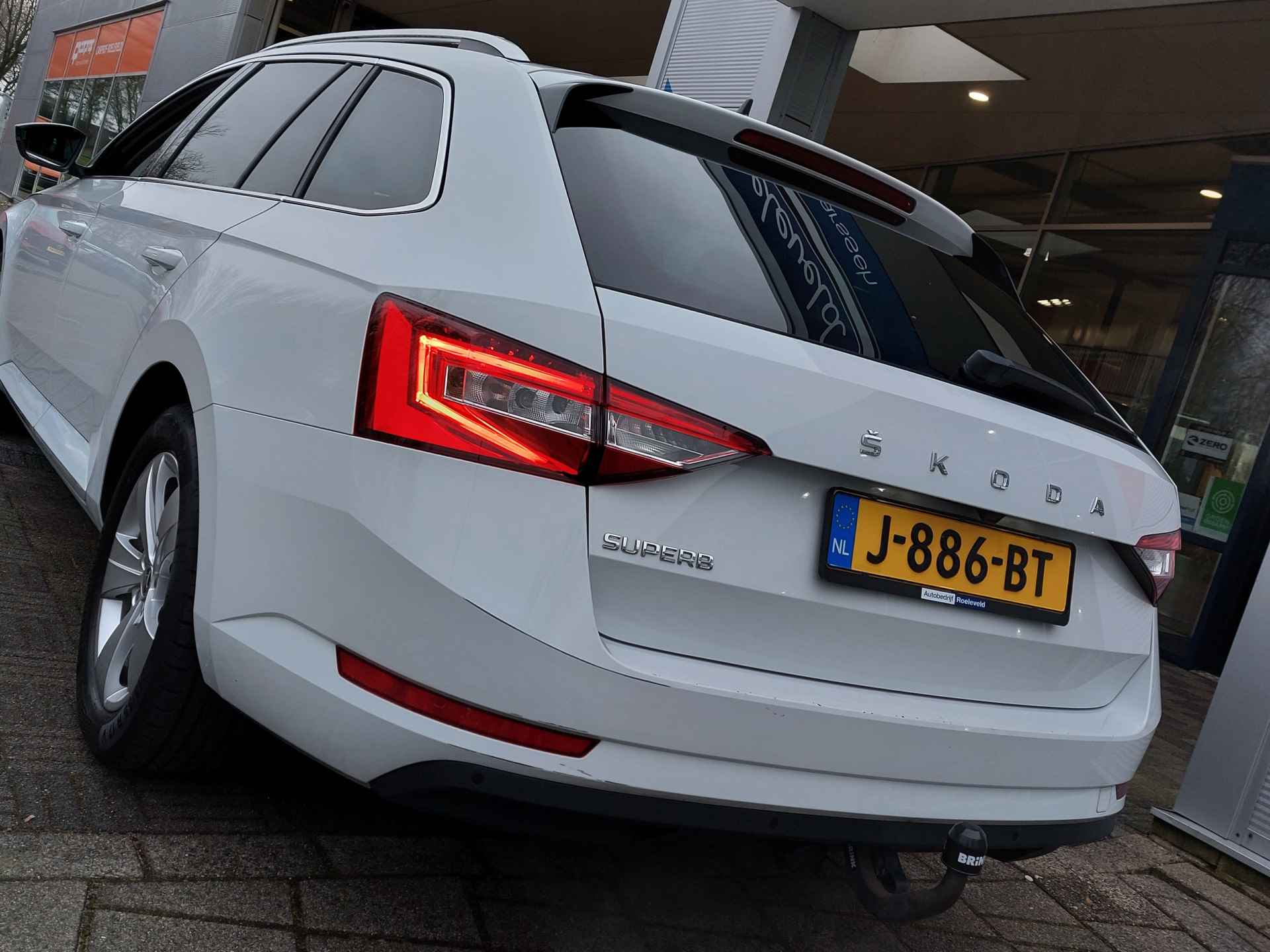 Škoda Superb Combi 1.5 TSI ACT 150pk DSG Business Edition | Origineel NL | Navi | Apple Carplay+Android Auto | Clima | Cruise | Led Koplampen | Keyless Entry | Stoelverwarming | Privacy Glass | 17''lm |Trekhaak - 44/51