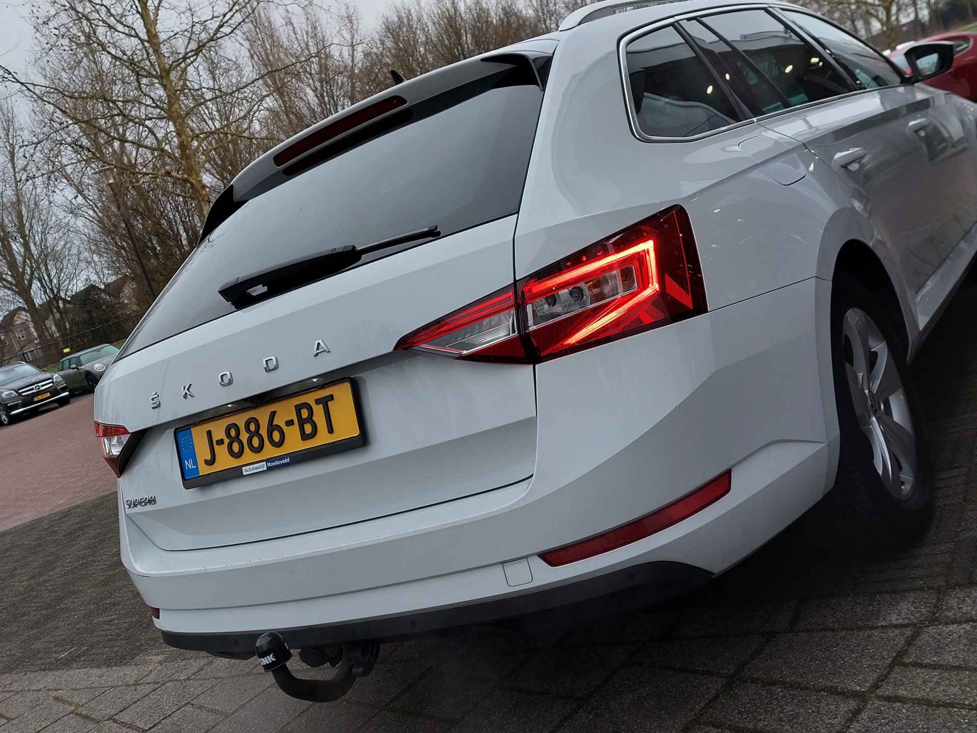 Škoda Superb Combi 1.5 TSI ACT 150pk DSG Business Edition | Origineel NL | Navi | Apple Carplay+Android Auto | Clima | Cruise | Led Koplampen | Keyless Entry | Stoelverwarming | Privacy Glass | 17''lm |Trekhaak - 45/51