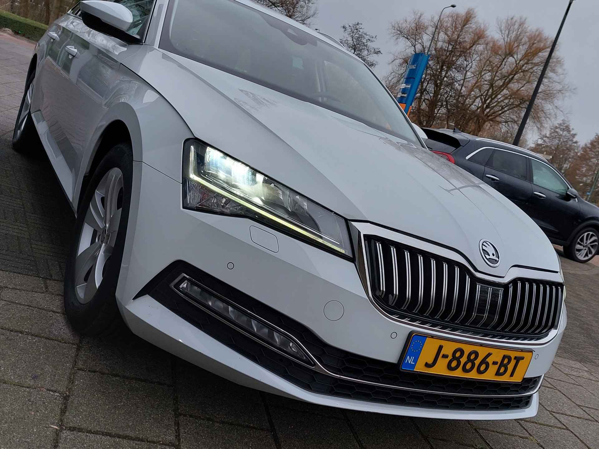 Škoda Superb Combi 1.5 TSI ACT 150pk DSG Business Edition | Origineel NL | Navi | Apple Carplay+Android Auto | Clima | Cruise | Led Koplampen | Keyless Entry | Stoelverwarming | Privacy Glass | 17''lm |Trekhaak - 47/51