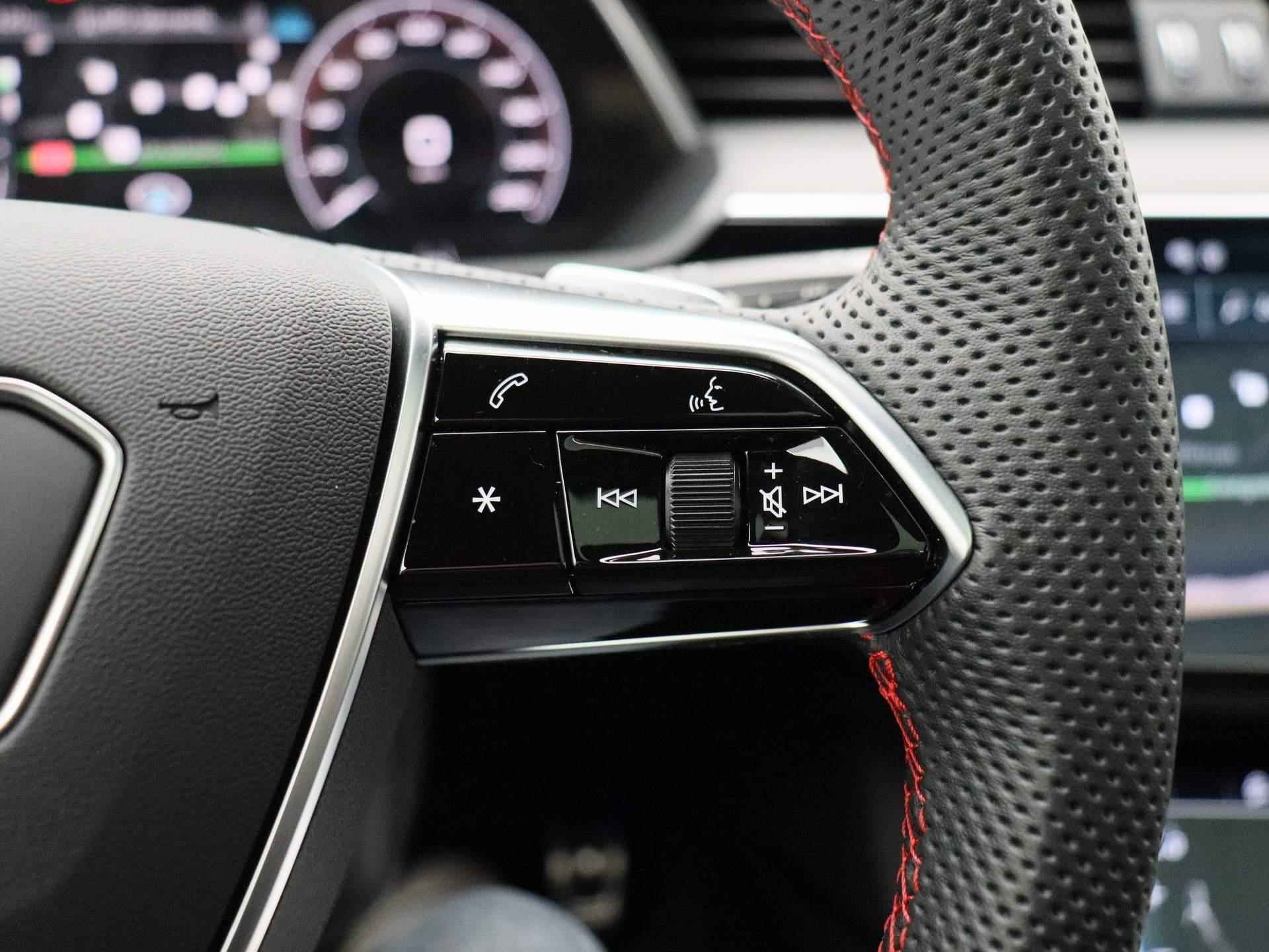 Audi Q8 e-tron 55 quattro S Edition 115 kWh 408 PK | S-line Interieur & Exterieur | Navigatie | 360 Camera | Panoramadak | Adaptive Cruise Control | Head-up Display | Stoelverwarming | Lichtmetalen velgen | Climate Control | Audi Virtual Mirrors | Fabrieksgarantie | - 26/56