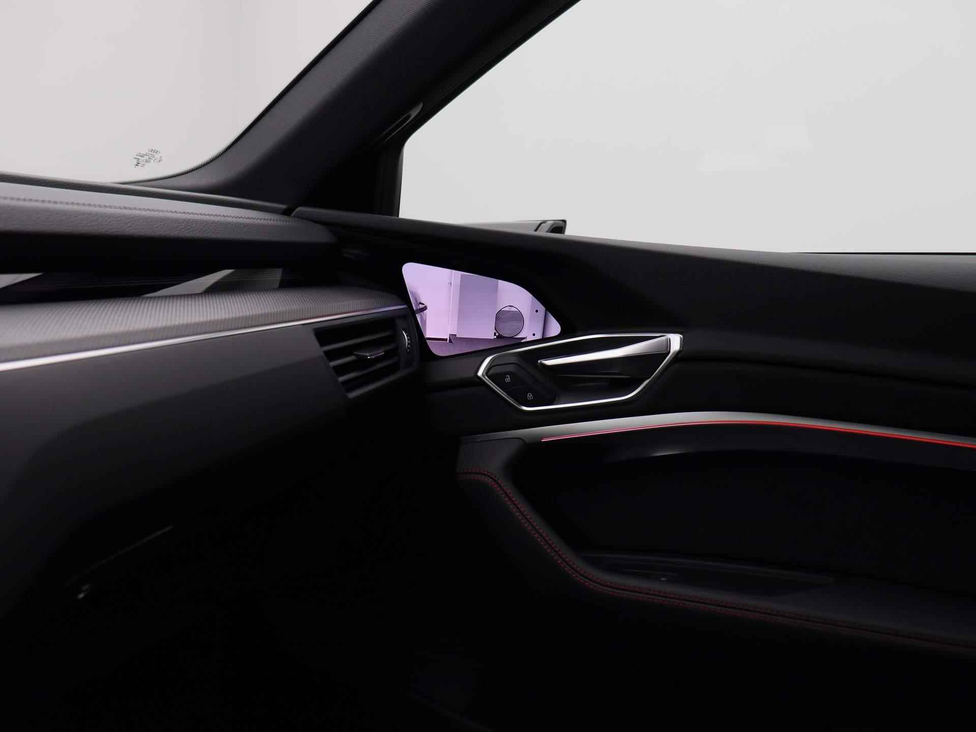 Audi Q8 e-tron 55 quattro S Edition 115 kWh 408 PK | S-line Interieur & Exterieur | Navigatie | 360 Camera | Panoramadak | Adaptive Cruise Control | Head-up Display | Stoelverwarming | Lichtmetalen velgen | Climate Control | Audi Virtual Mirrors | Fabrieksgarantie | - 32/56