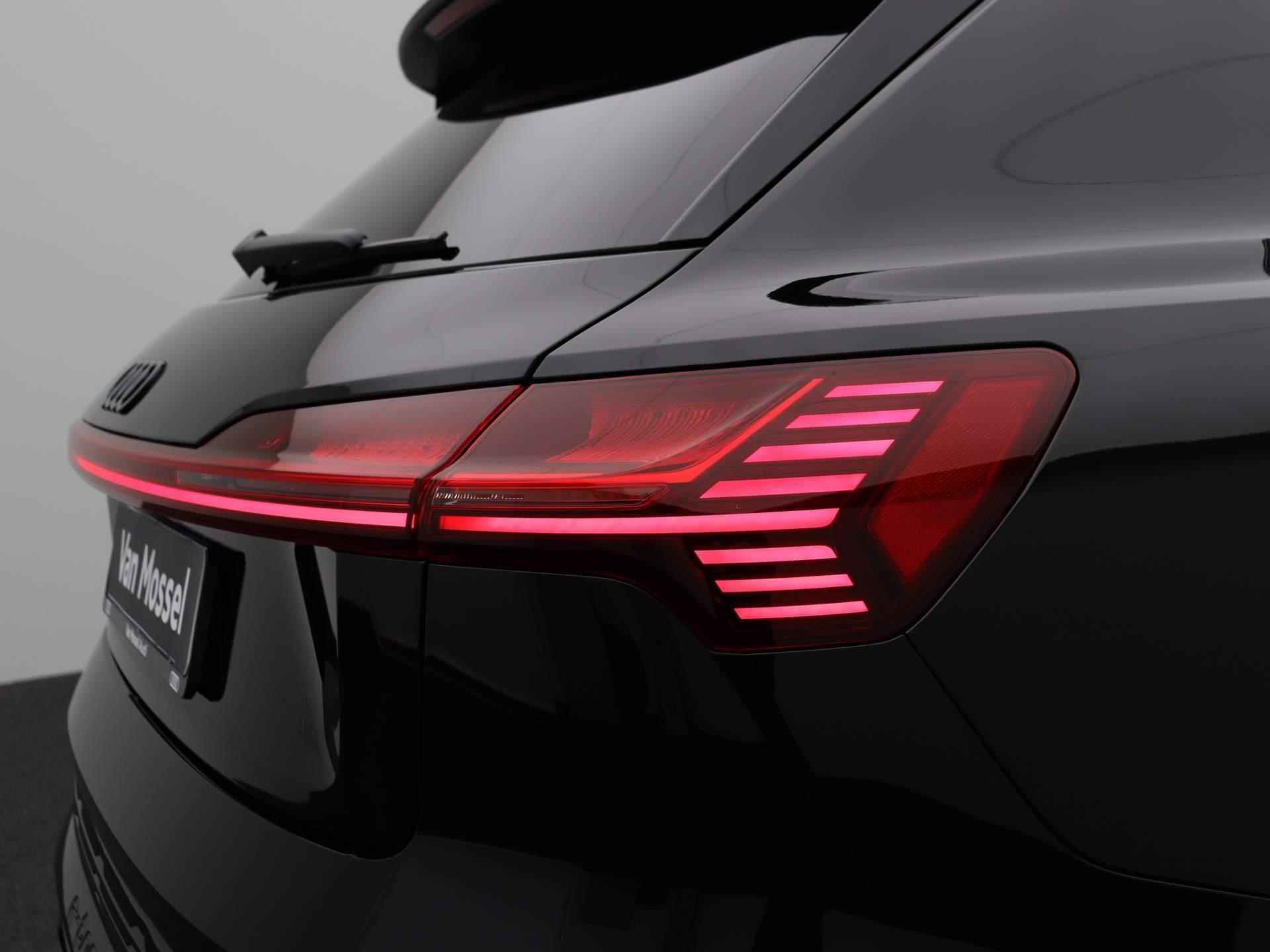 Audi Q8 e-tron 55 quattro S Edition 115 kWh 408 PK | S-line Interieur & Exterieur | Navigatie | 360 Camera | Panoramadak | Adaptive Cruise Control | Head-up Display | Stoelverwarming | Lichtmetalen velgen | Climate Control | Audi Virtual Mirrors | Fabrieksgarantie | - 45/56