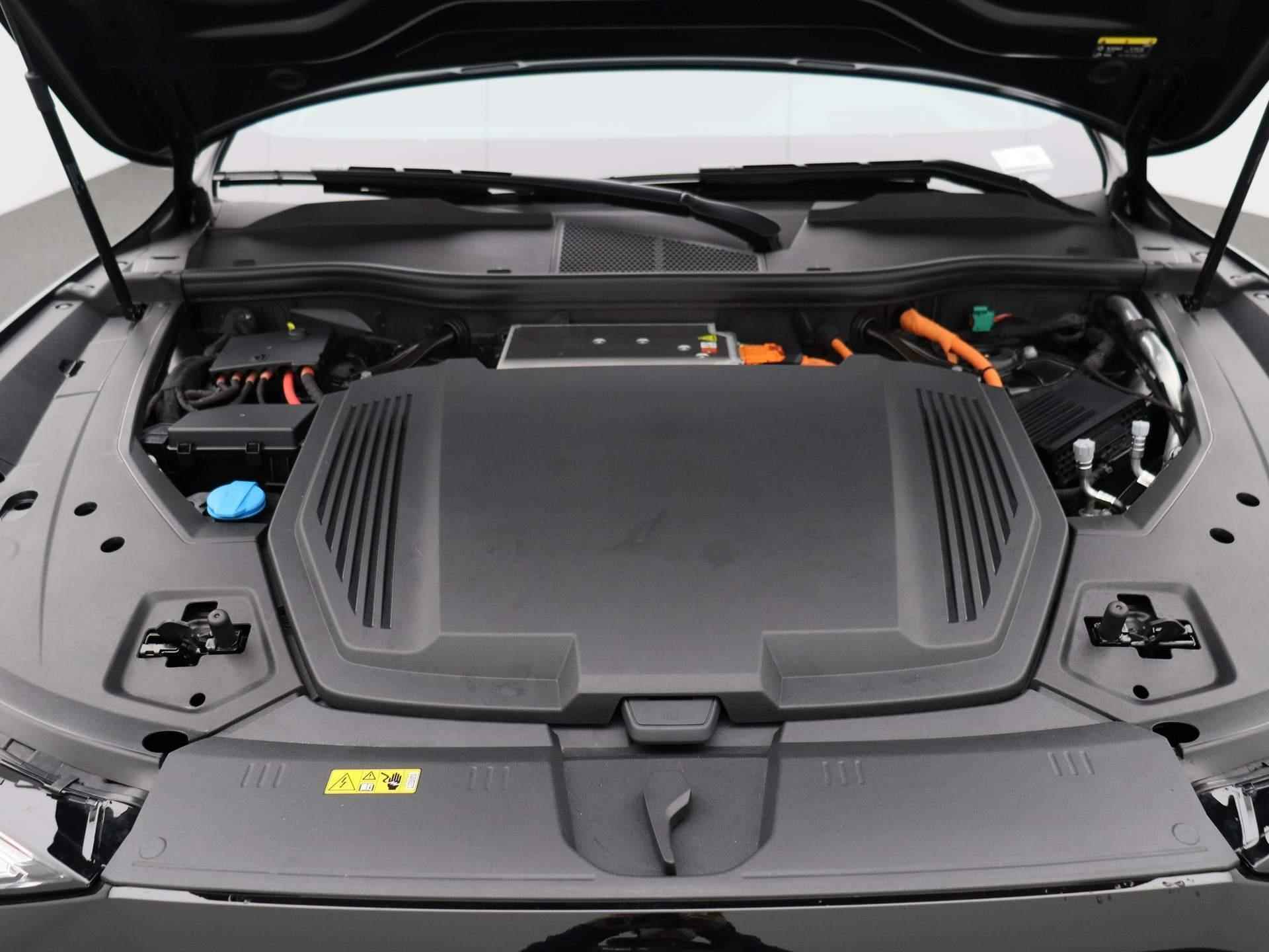 Audi Q8 e-tron 55 quattro S Edition 115 kWh 408 PK | S-line Interieur & Exterieur | Navigatie | 360 Camera | Panoramadak | Adaptive Cruise Control | Head-up Display | Stoelverwarming | Lichtmetalen velgen | Climate Control | Audi Virtual Mirrors | Fabrieksgarantie | - 51/56