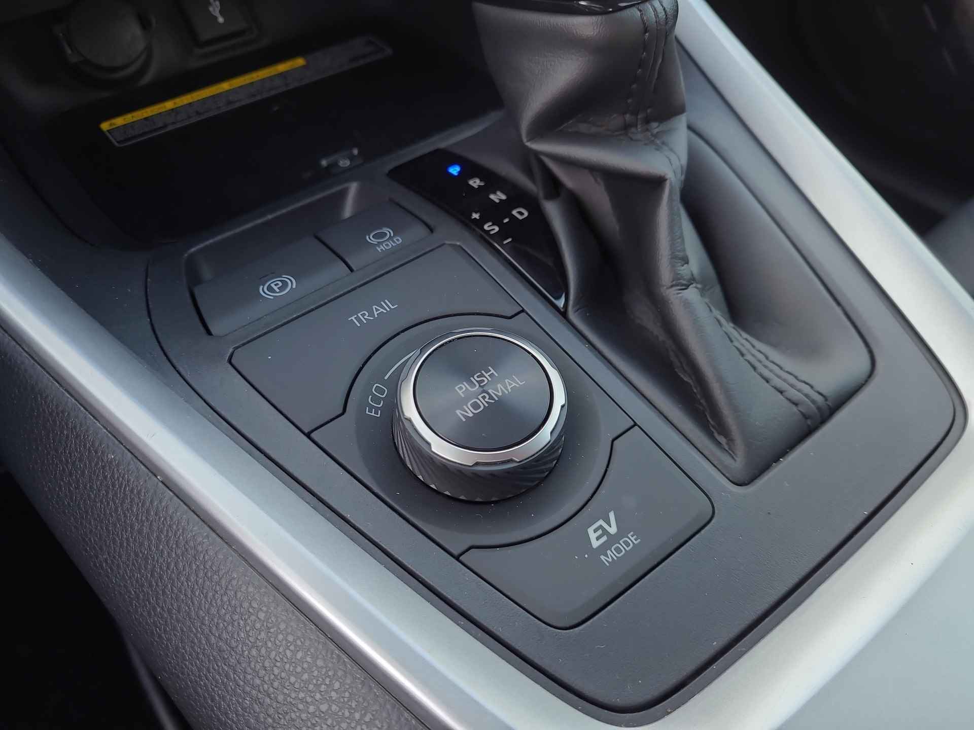 Toyota RAV4 2.5 Hybrid AWD Team-D Automaat | Apple CarPlay / Android Auto | Navigatie | Trekhaak | Rijklaarprijs incl. garantie | - 13/39