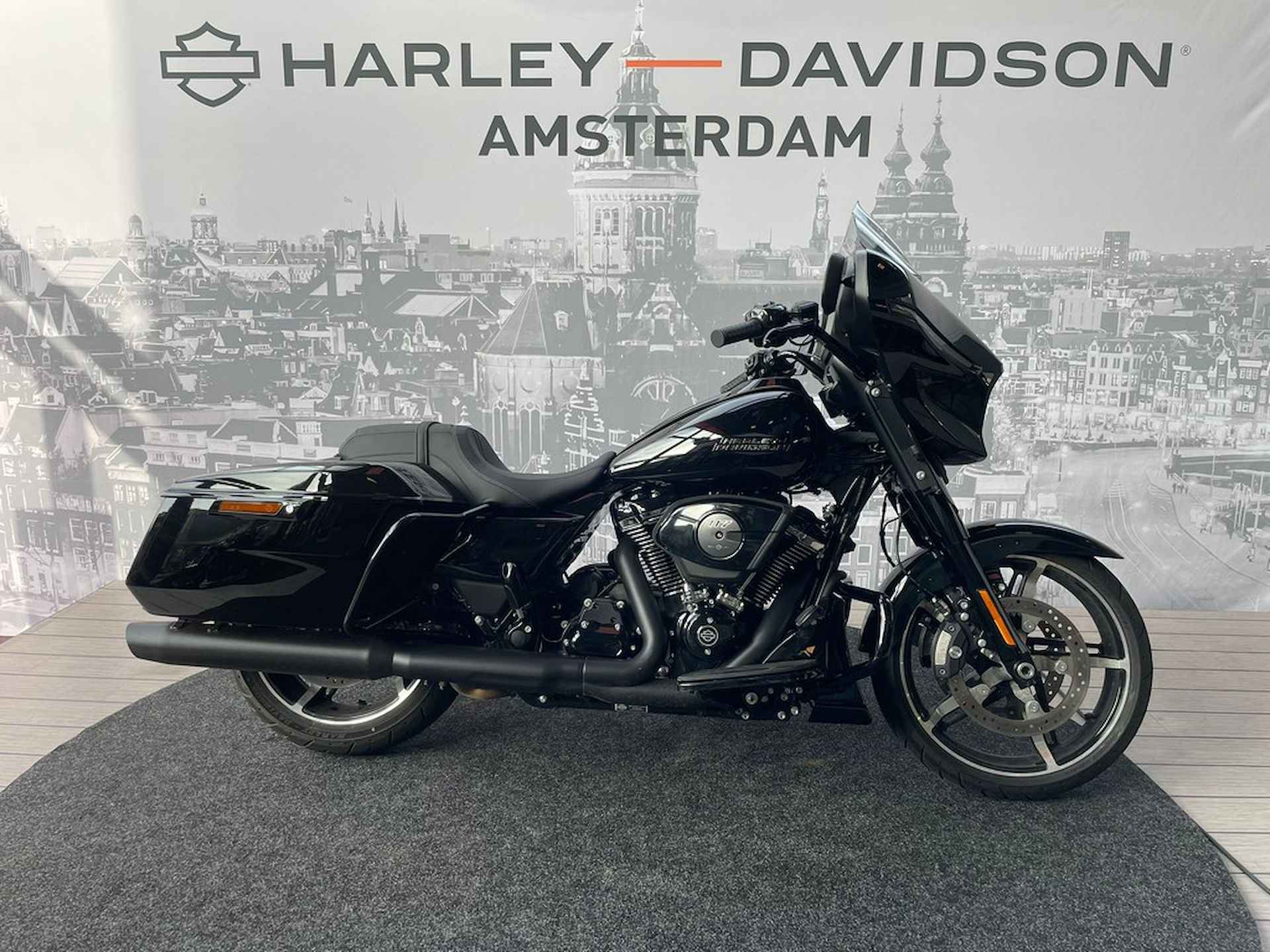 Harley-Davidson FLHX STREET GLIDE Vivid Black Blacked Out