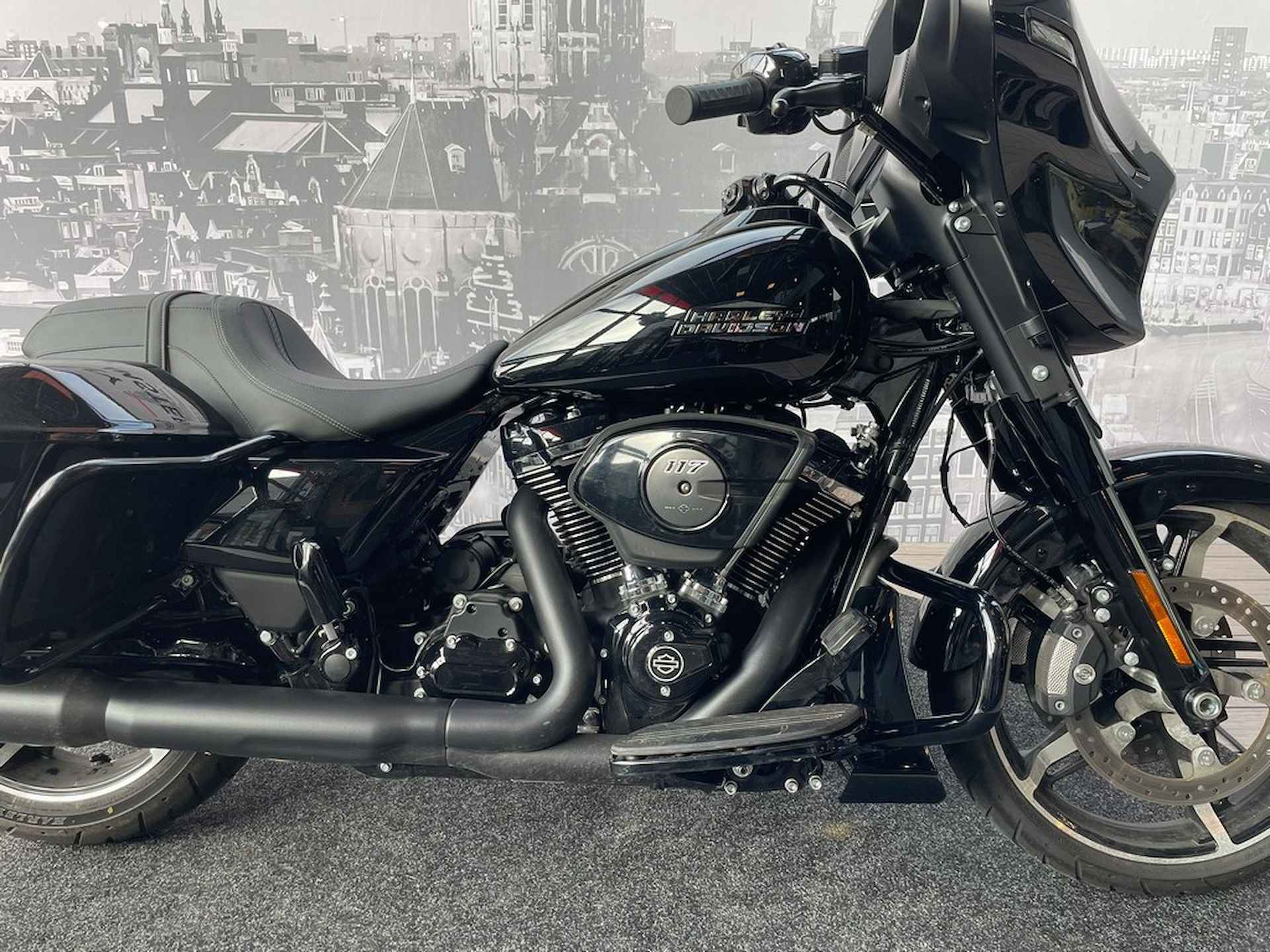 Harley-Davidson FLHX STREET GLIDE Vivid Black Blacked Out - 2/8