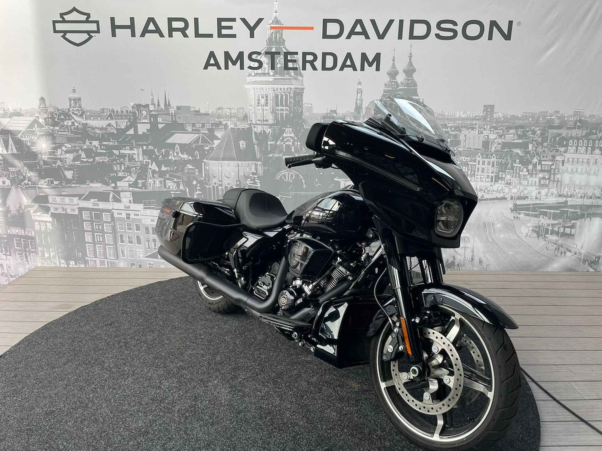 Harley-Davidson FLHX STREET GLIDE Vivid Black Blacked Out - 3/8