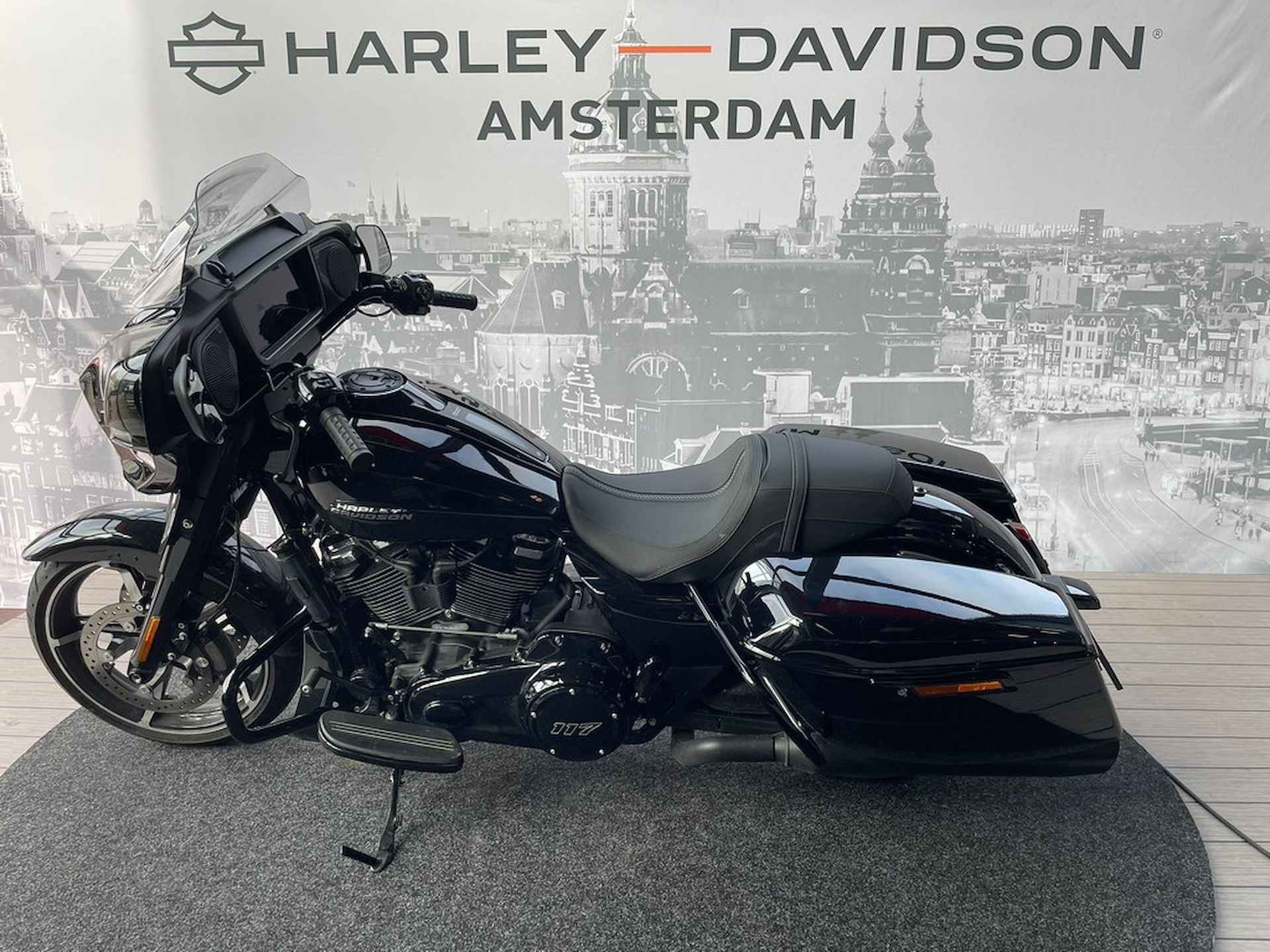 Harley-Davidson FLHX STREET GLIDE Vivid Black Blacked Out - 4/8