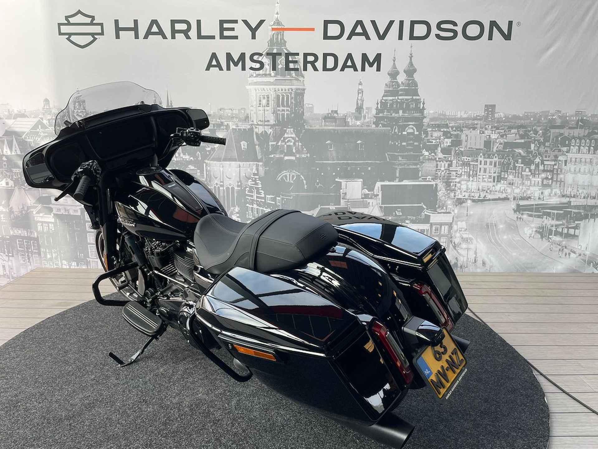 Harley-Davidson FLHX STREET GLIDE Vivid Black Blacked Out - 6/8