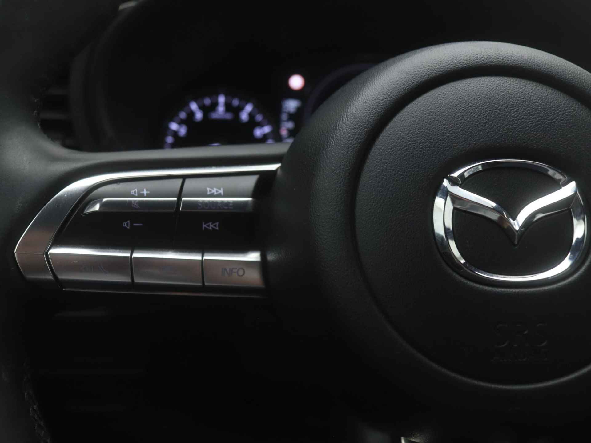 Mazda 3 2.0 SkyActiv-X Comfort met Bose automaat : volledig onderhouden - 22/41