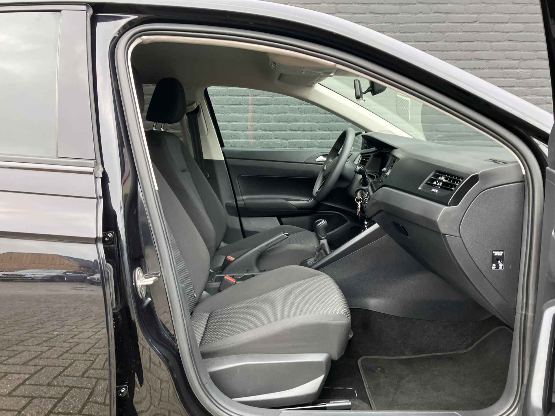 Volkswagen Polo 1.0 MPI Comfortline | 1e eigenaar | dealer onderh. | apple carplay | airco | bluetooth | parkeersensoren | virtual cockpit - 17/34