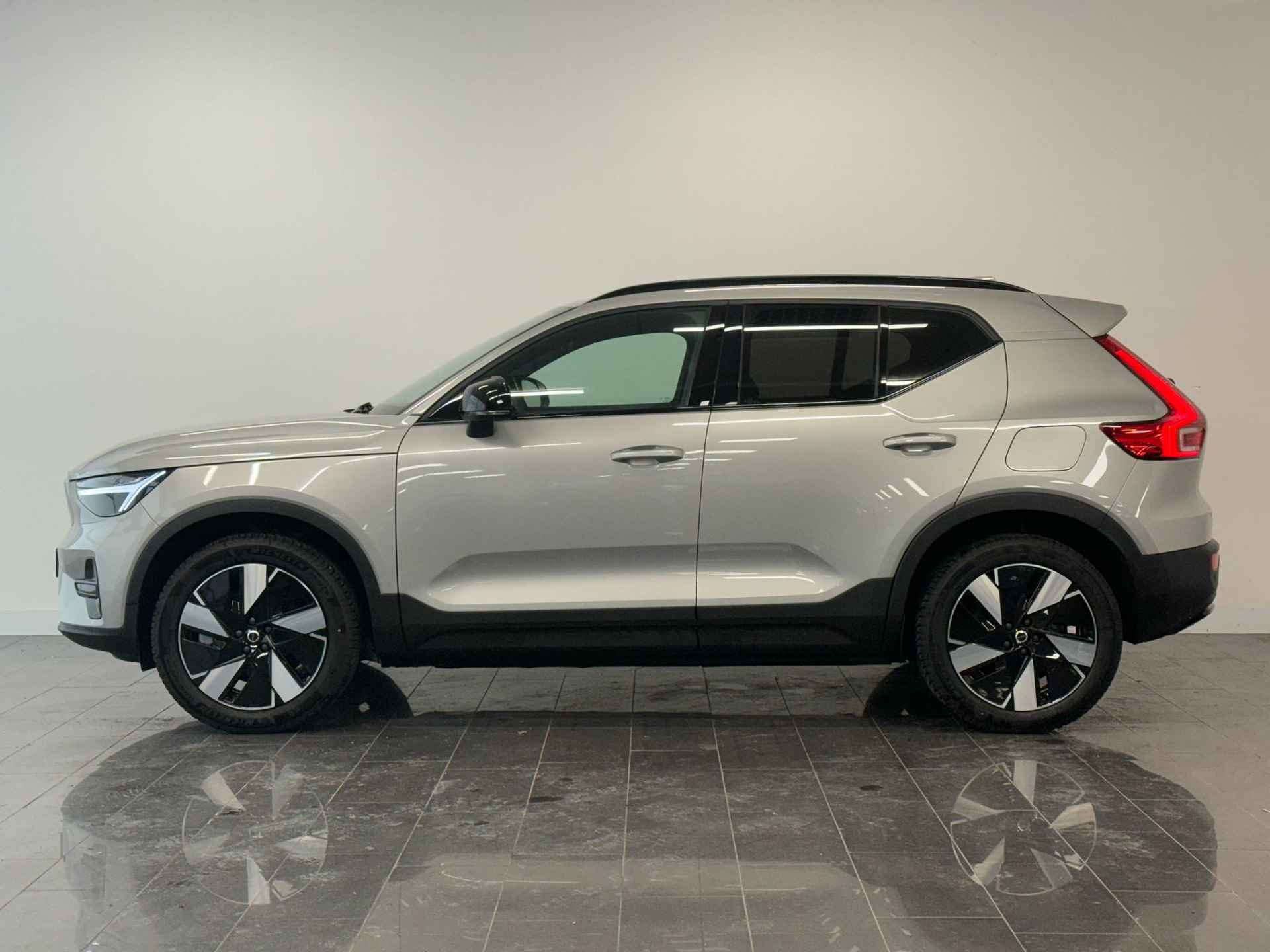 Volvo XC40 Single Motor Extended Range Plus 82 kWh - 2/42