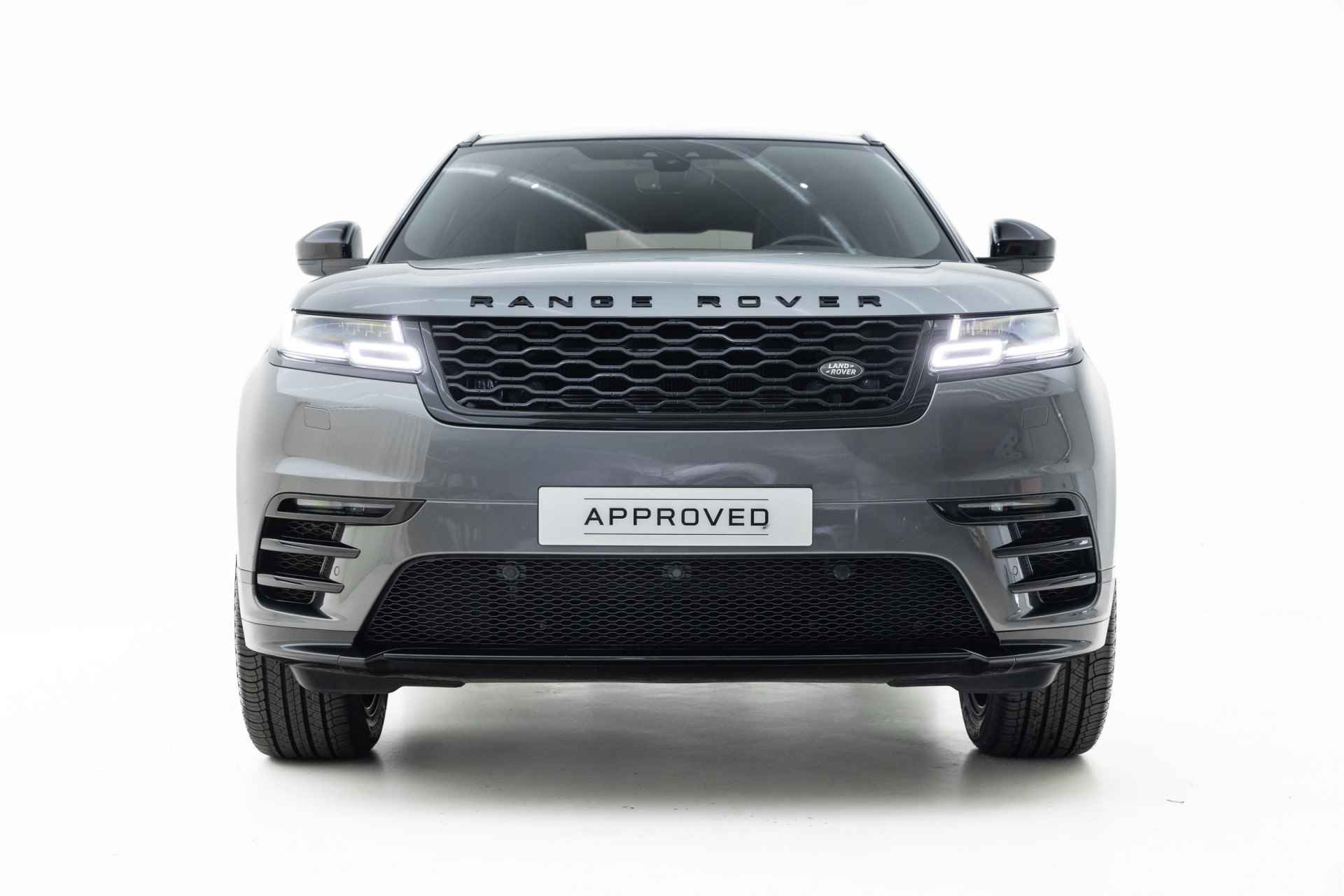 Land Rover Range Rover Velar P250 Turbo AWD R-Dynamic | Black Pack | Pano | 21 Inch | Meridian Audio | Afn Trekhaak | Verwarmbaar stuur - 4/36