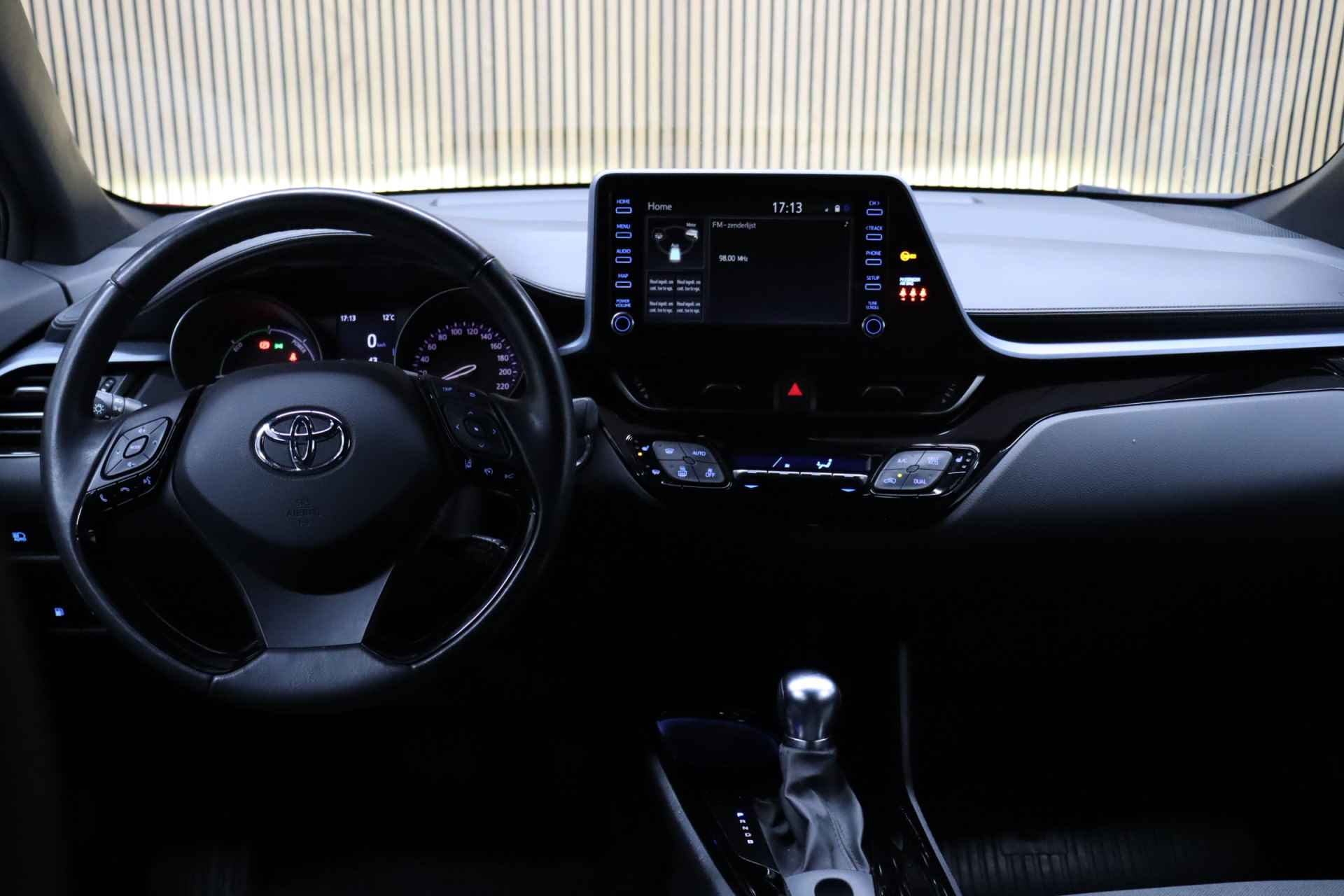 Toyota C-HR 1.8 Hybrid Club Premium | Parkeerhulp | Adaptive-cruise | Dodehoekdetectie | Full led | Maps Navigatie | Apple Carplay & Android Auto | Camera - 36/42