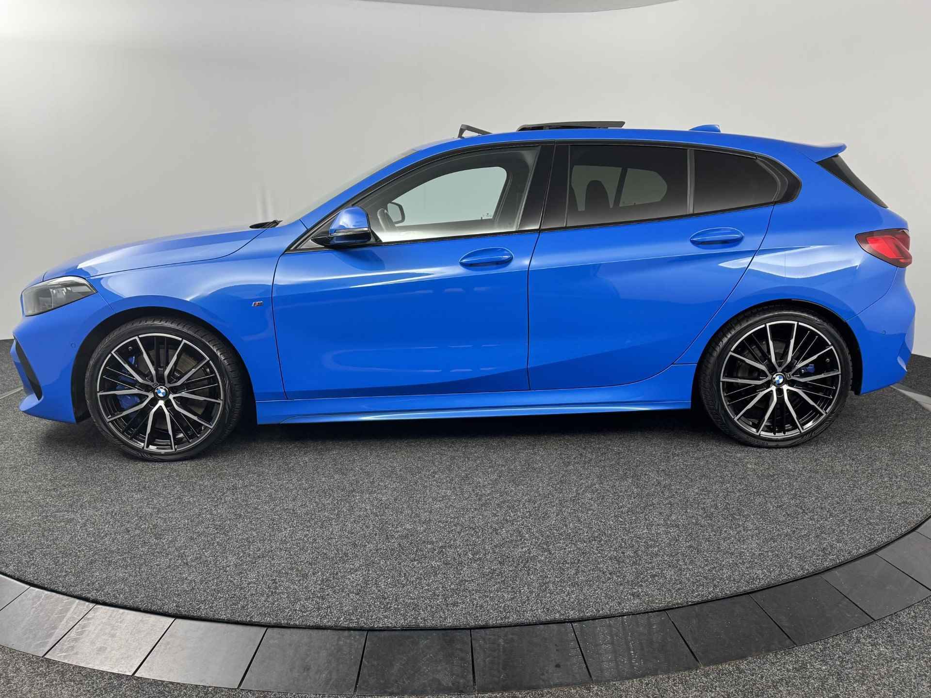 BMW 1-serie 118i Business Edition Plus | M-Sport | Panoramadak | Sportstoelen | Trekhaak - 15/51