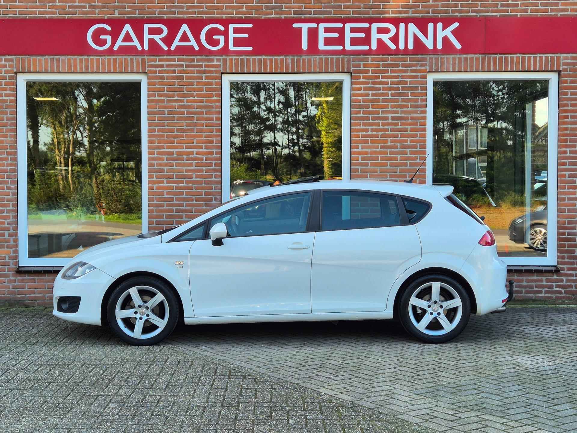 Seat Leon 1.2 TSI Ecomotive Sport 105PK 5drs clima, cruise, navi, pdc, trekhaak, stoelverw, xenon RIJKLAAR - 16/19