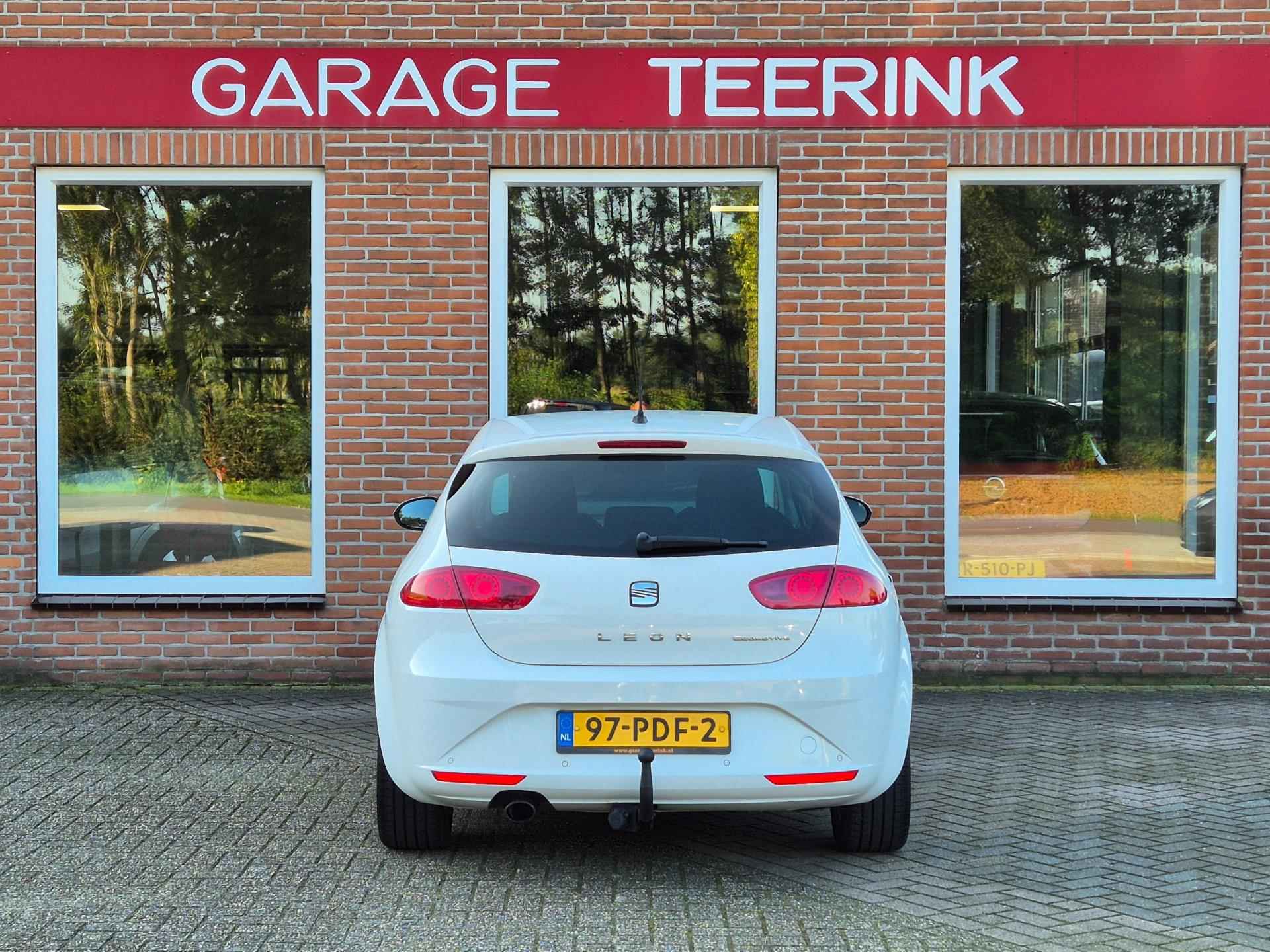 Seat Leon 1.2 TSI Ecomotive Sport 105PK 5drs clima, cruise, navi, pdc, trekhaak, stoelverw, xenon RIJKLAAR - 18/19