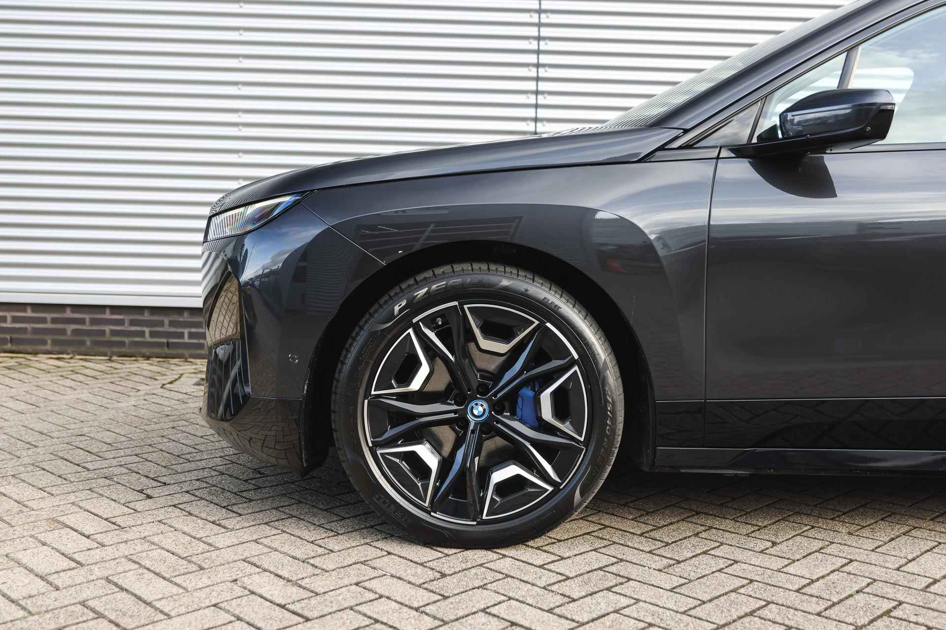 BMW iX xDrive50 High Executive 112 kWh / Active Steering / Luchtvering / Panoramadak Sky Lounge / Trekhaak / Bowers & Wilkins / Head-Up / Stoelventilatie / / Laserlight / Live Cockpit Professional - 6/42