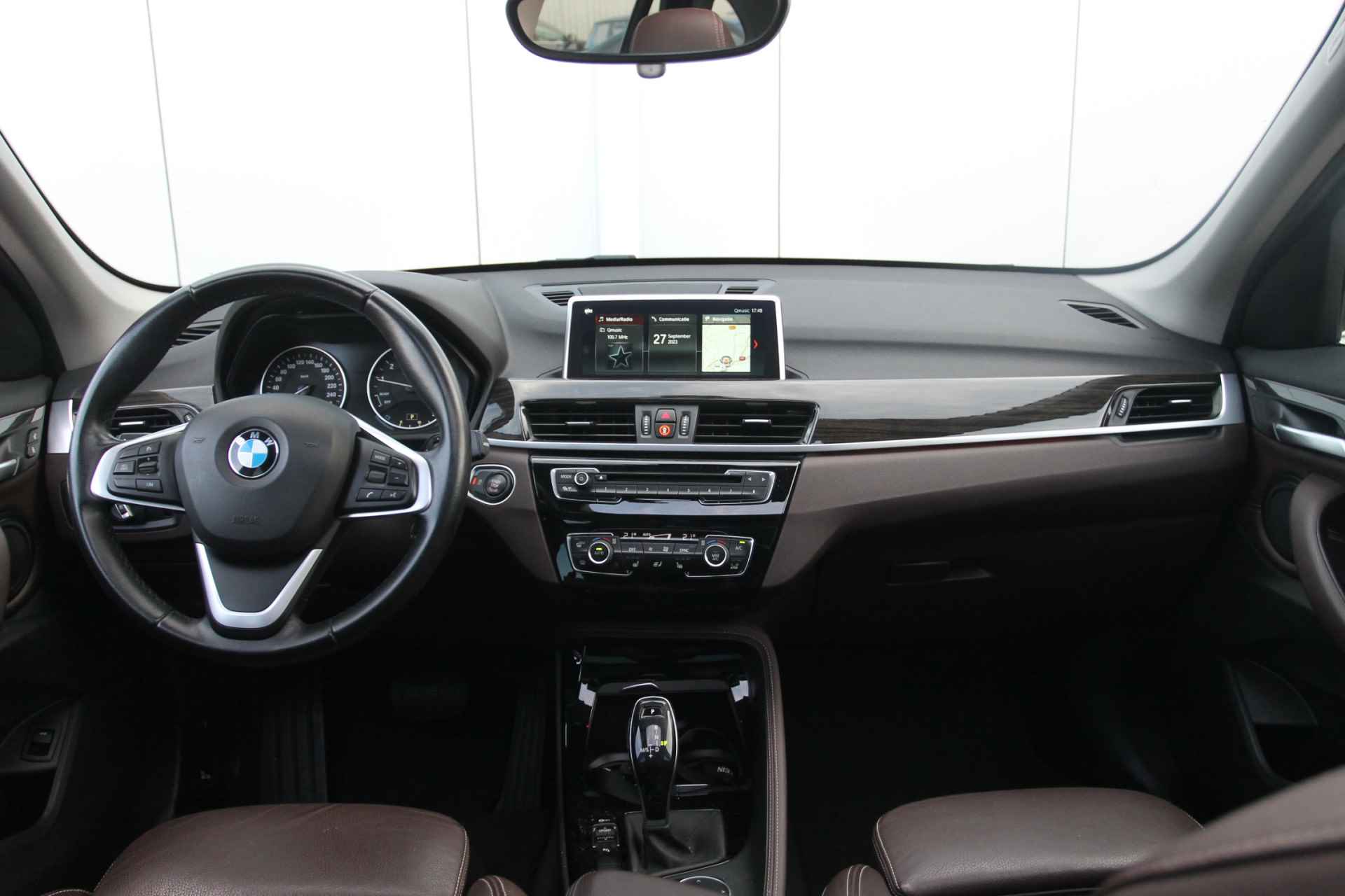 BMW X1 sDrive18i Sport Line | Navi Prof. | Pano | Trekhaak | Compleet! - 5/36