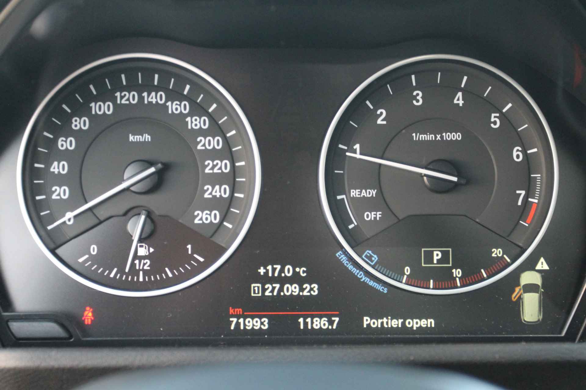 BMW X1 sDrive18i Sport Line | Navi Prof. | Pano | Trekhaak | Compleet! - 9/36