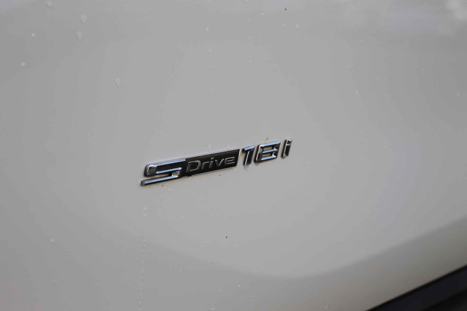 BMW X1 sDrive18i Sport Line | Navi Prof. | Pano | Trekhaak | Compleet! - 32/36