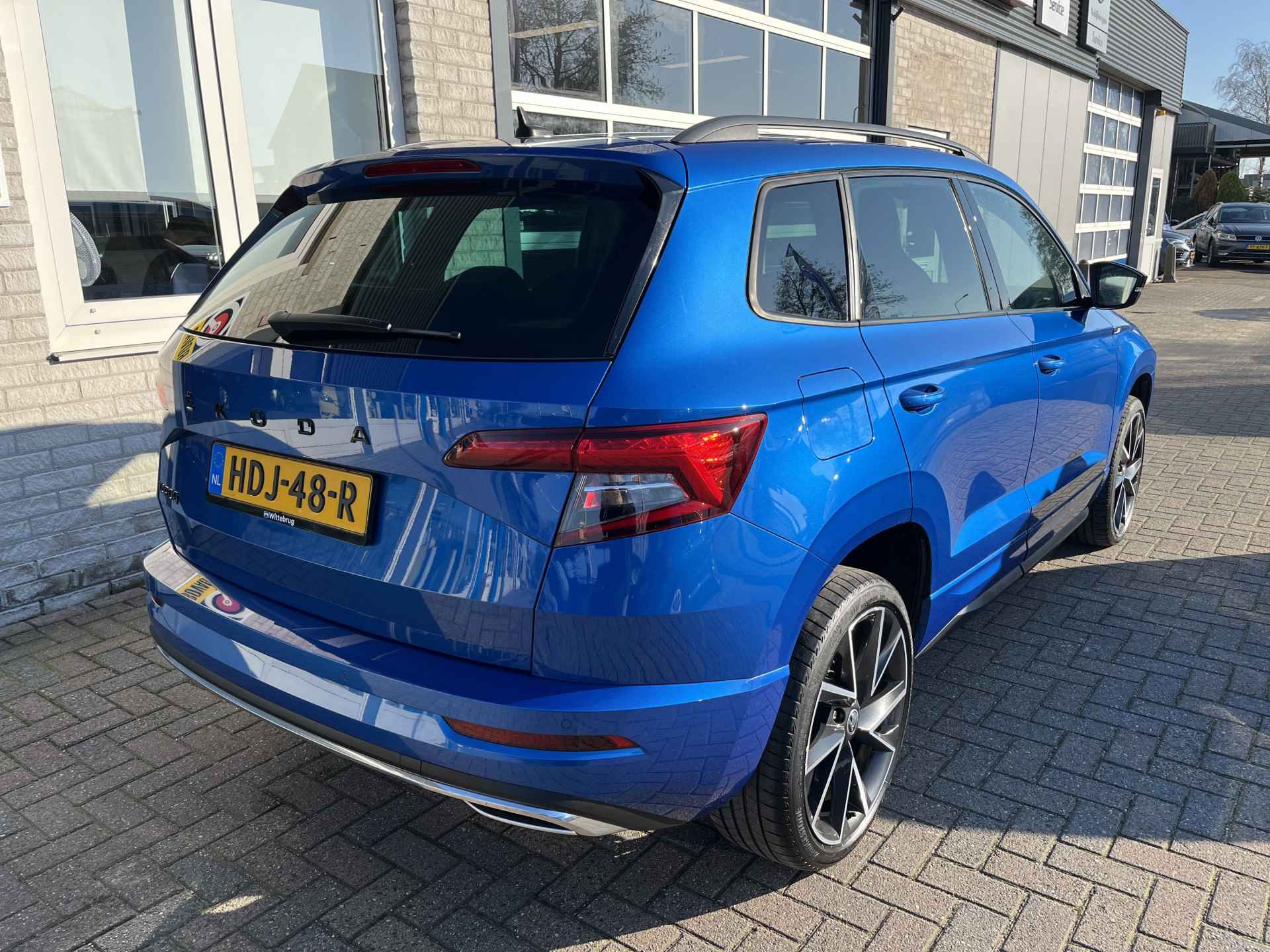 Škoda Karoq 1.5 TSI ACT Sportline Business / PANO/ KEYLESS/ DIGITAL DASH/ CRUISE/ PARK. SENSOREN/ SMARTLINK/ DAB/ CLIMA/ STOELVERWARMING V&A/ 19"LMV - 49/54