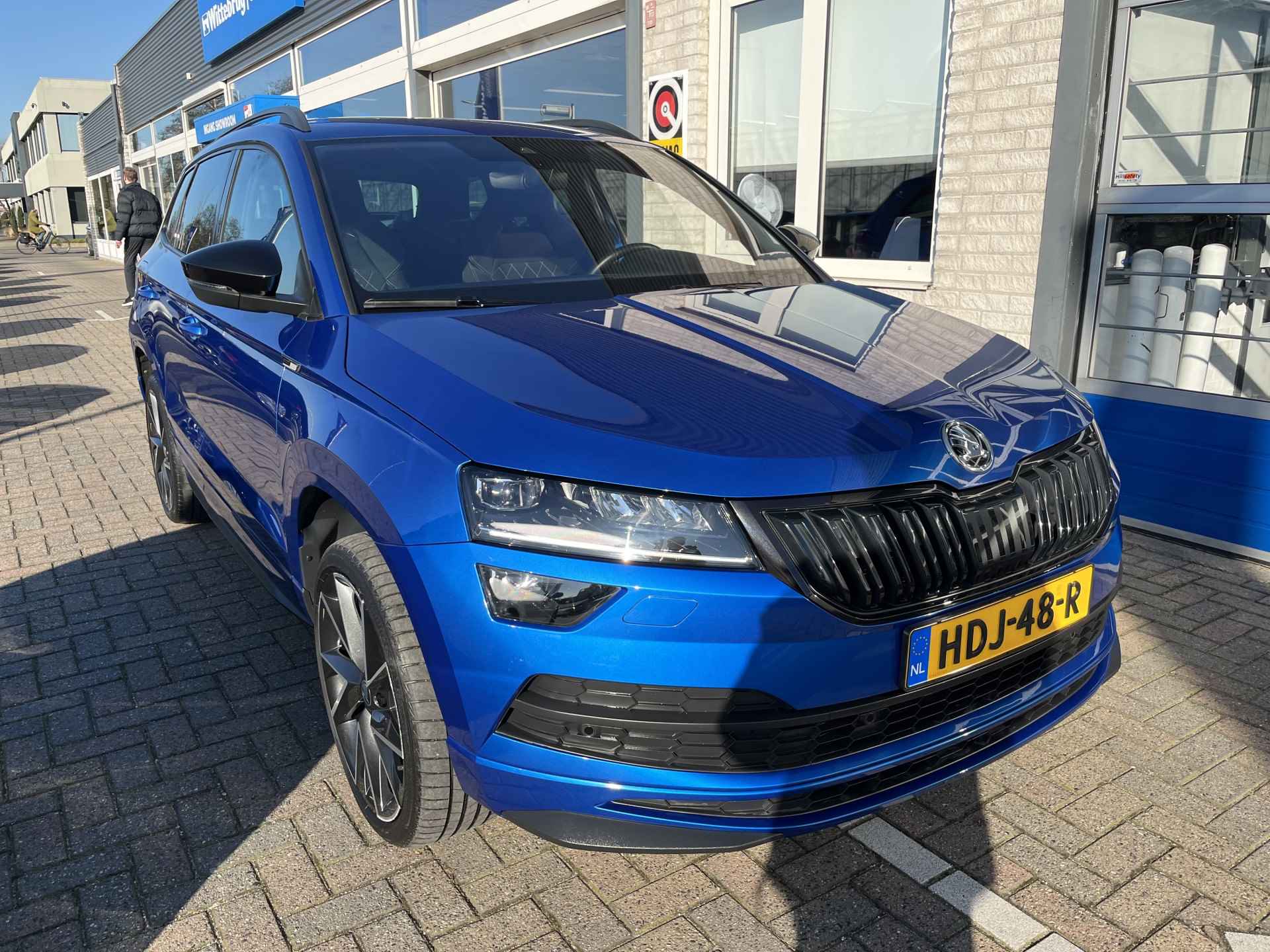 Škoda Karoq 1.5 TSI ACT Sportline Business / PANO/ KEYLESS/ DIGITAL DASH/ CRUISE/ PARK. SENSOREN/ SMARTLINK/ DAB/ CLIMA/ STOELVERWARMING V&A/ 19"LMV - 51/54