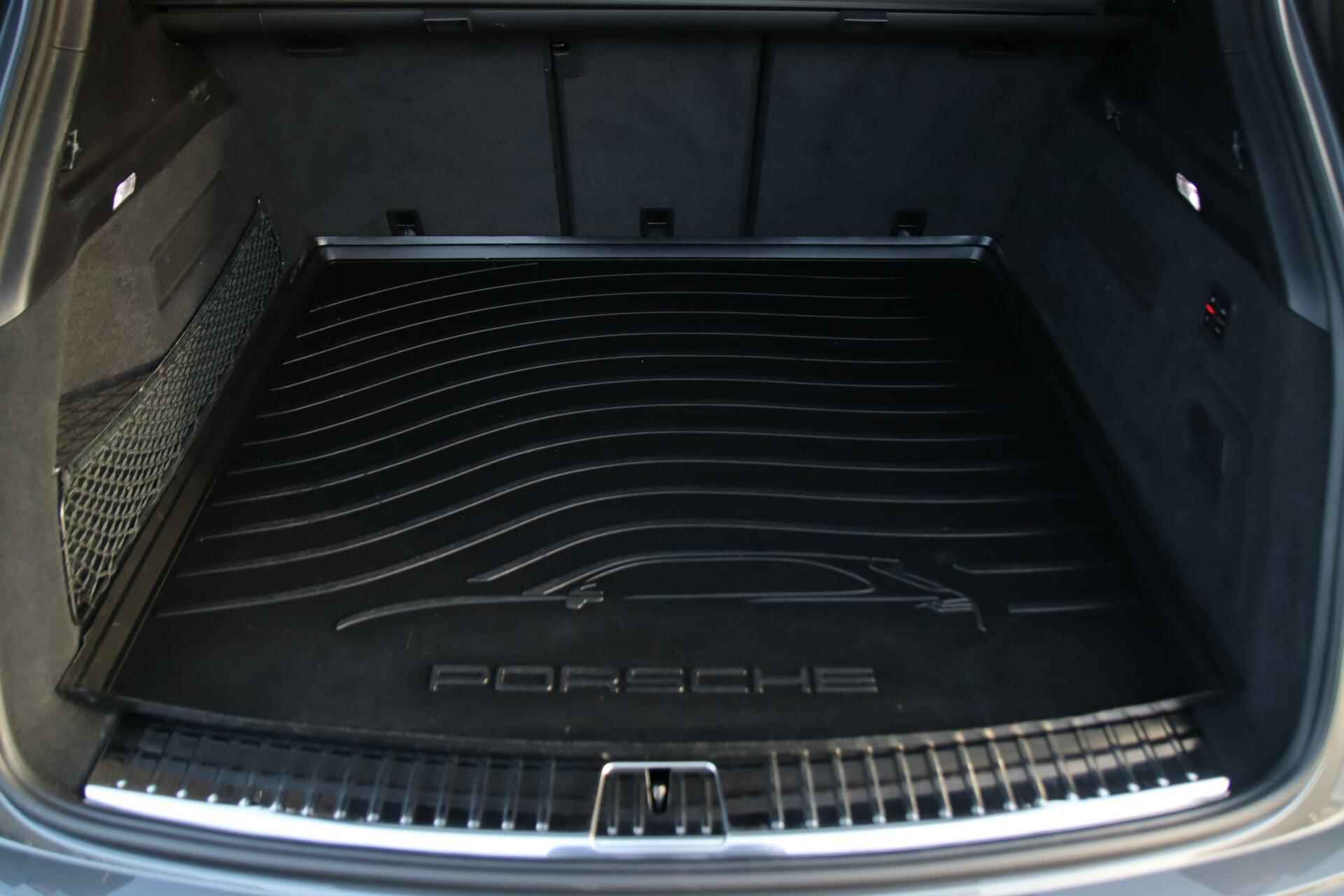Porsche Cayenne 3.0 E-Hybrid|Dealer ondh.|Sportchrono|477 PK - 45/55