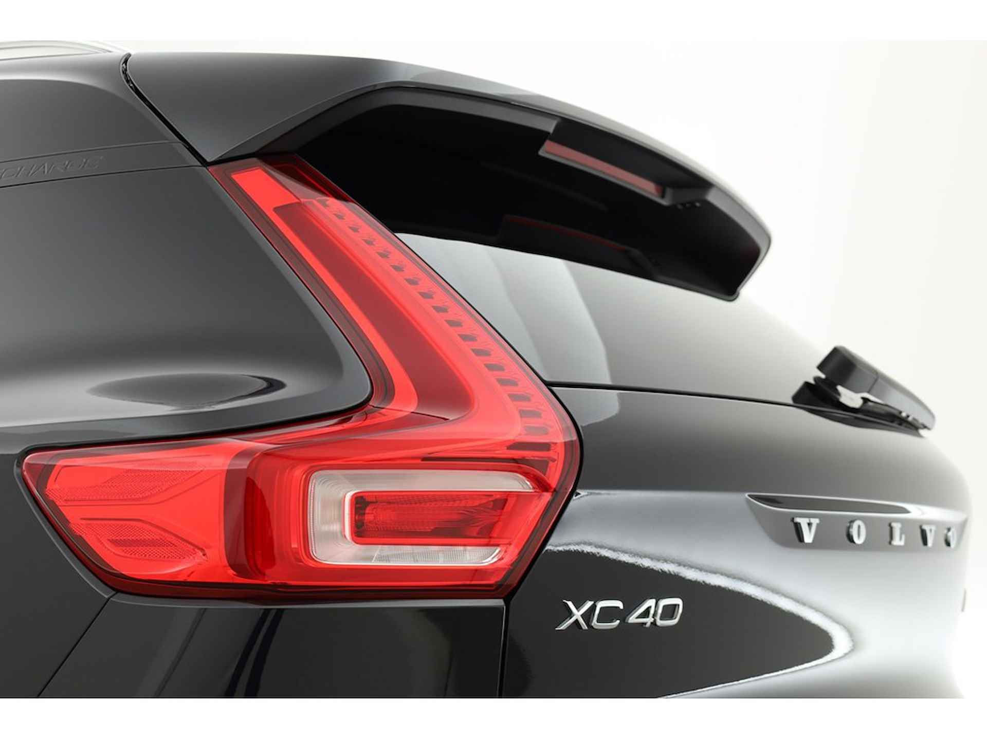 Volvo XC40 1.5 211PK T4 Recharge Plus, H&K Audio, Trekhaak, Camera, ACC, 19 inch - 7/31