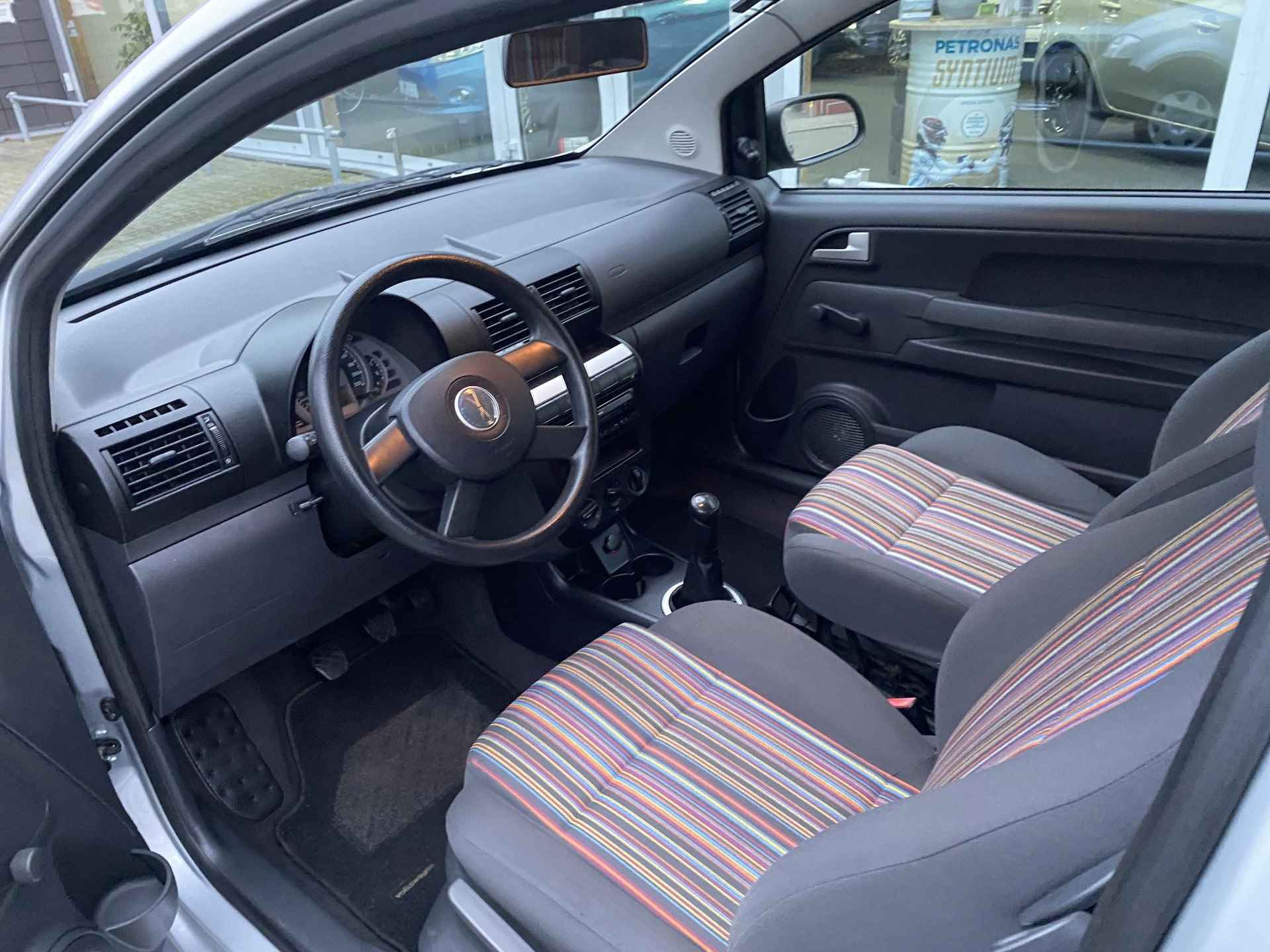 Volkswagen Fox 1.2 Trendline | DAB+ | Bluetooth | 4 nieuwe 4-seizoenenbanden | Nette auto! - 8/33