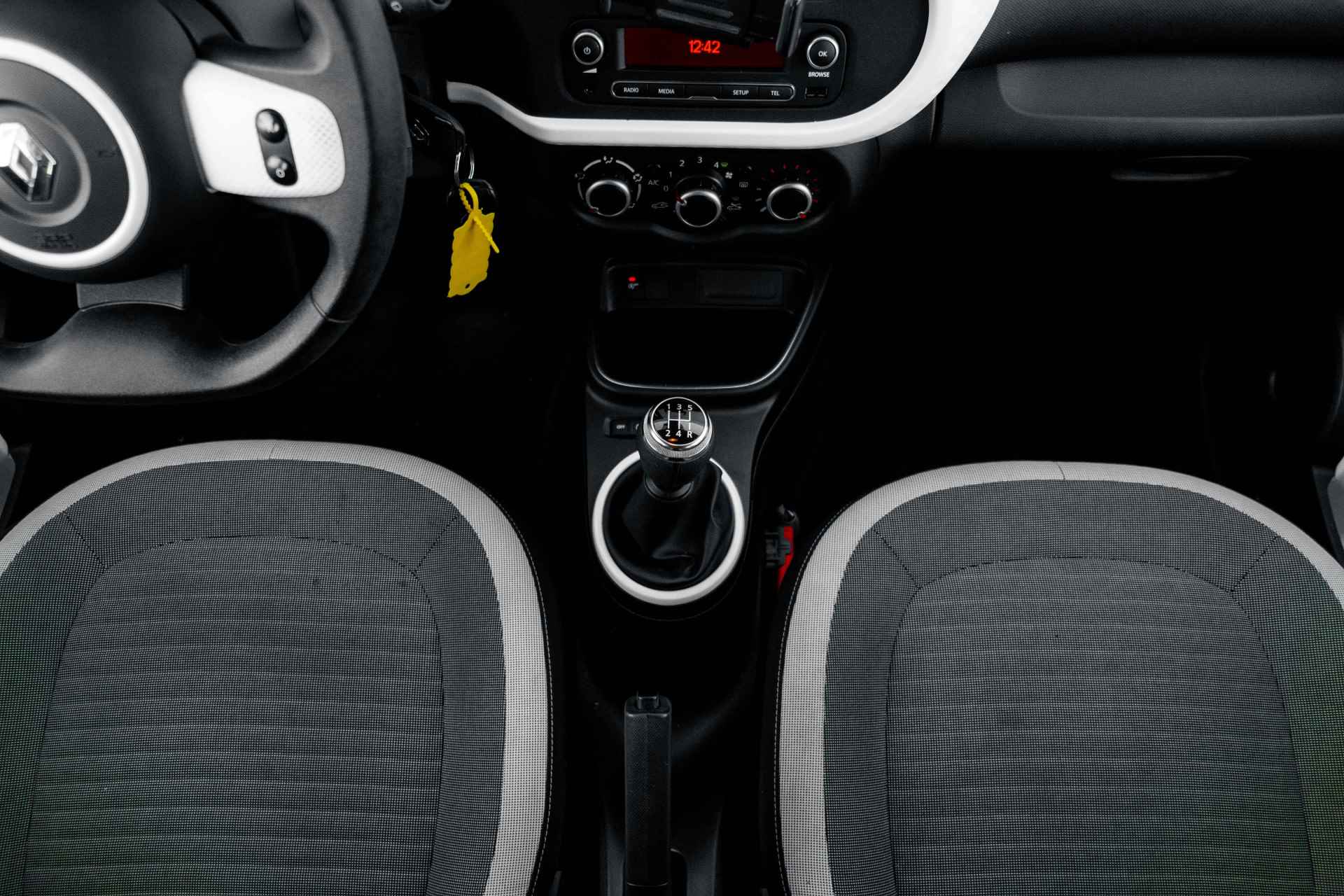 Renault Twingo 1.0 SCe Collection | 4 seizoensbanden | Airco | Ramen en spiegels voor elektrisch bedienbaar | | incl. Bovag rijklaarpakket met 12 maanden garantie | - 14/40