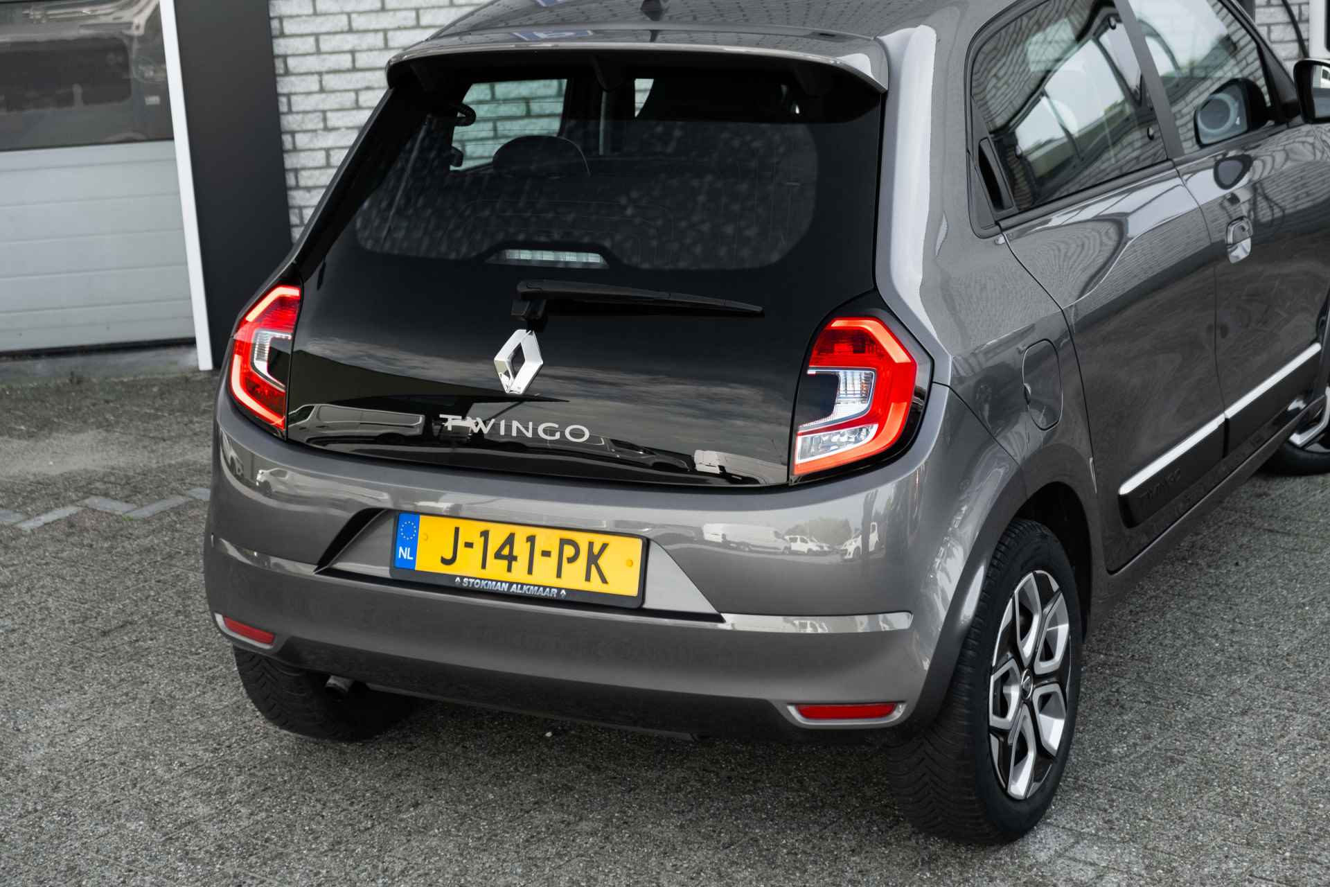 Renault Twingo 1.0 SCe Collection | 4 seizoensbanden | Airco | Ramen en spiegels voor elektrisch bedienbaar | | incl. Bovag rijklaarpakket met 12 maanden garantie | - 17/40