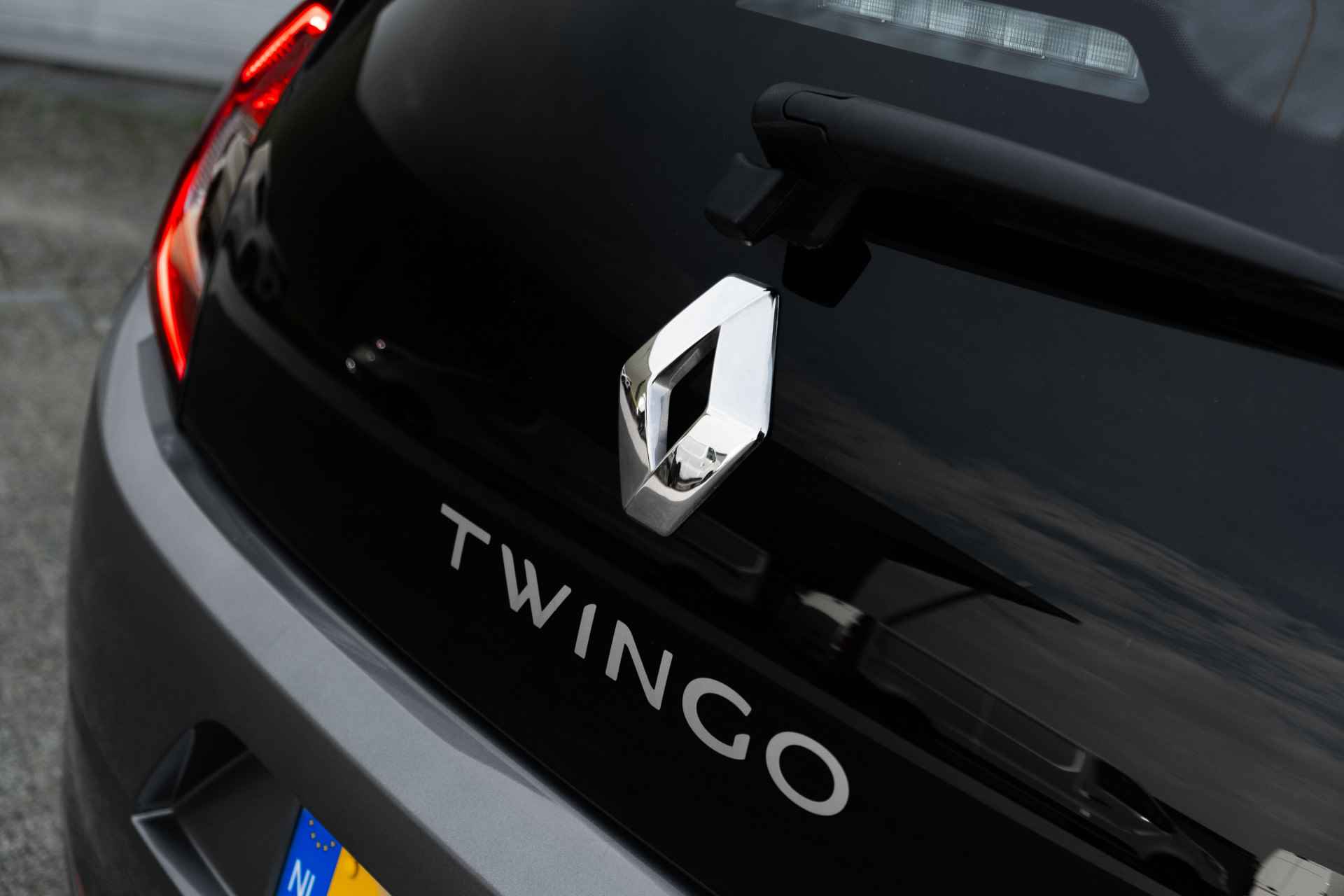 Renault Twingo 1.0 SCe Collection | 4 seizoensbanden | Airco | Ramen en spiegels voor elektrisch bedienbaar | | incl. Bovag rijklaarpakket met 12 maanden garantie | - 21/40