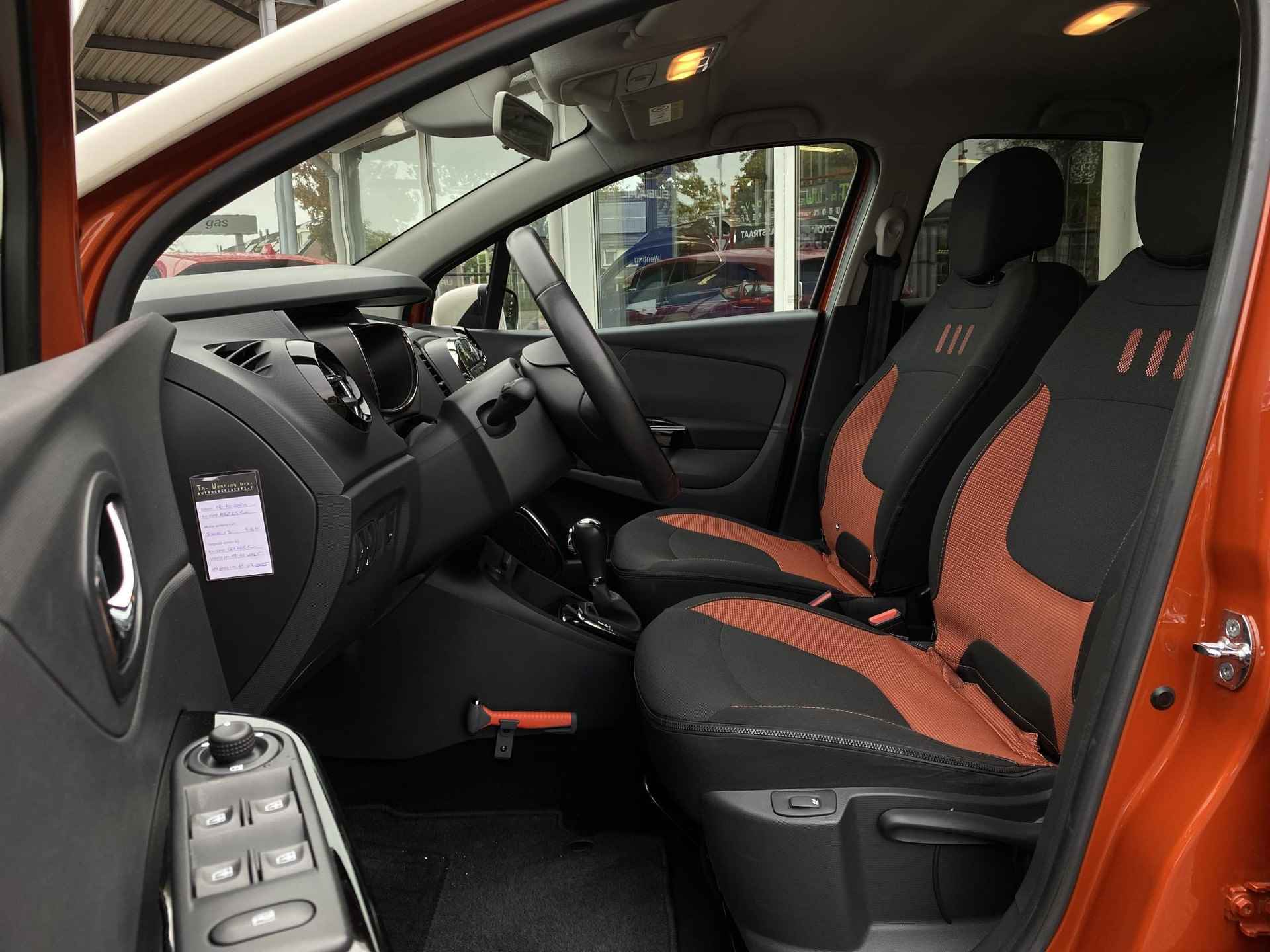 Renault Captur 1.2 TCe Expression | Verwarmde Voorstoelen | Navigatie | Achteruitrijcamera | Parkeersensoren Achter | Klimaat controle | Automaat | - 2/34