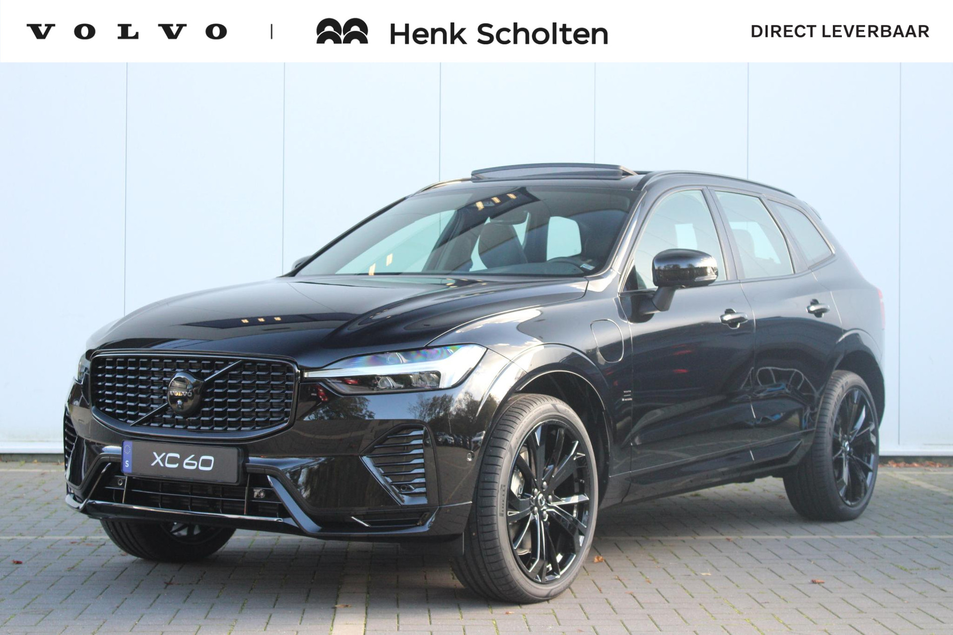 Volvo XC60 Recharge T6 350PK AUT8 AWD Plus Black Edition, Luchtvering, Adaptieve Cruise Control met Pilot Assist, Premium audio by Harman Kardon, Elektrisch bedienbaar panoramisch schuif-/kanteldak, 360 parkeercamera, Elektrische voorstoelen met geheugen, Verwarmbare voorstoelen + stuurwiel, Verwarmbare achterbank, Blind Spot Information System, Apple CarPlay, 21'' Lichtmetalen wielen