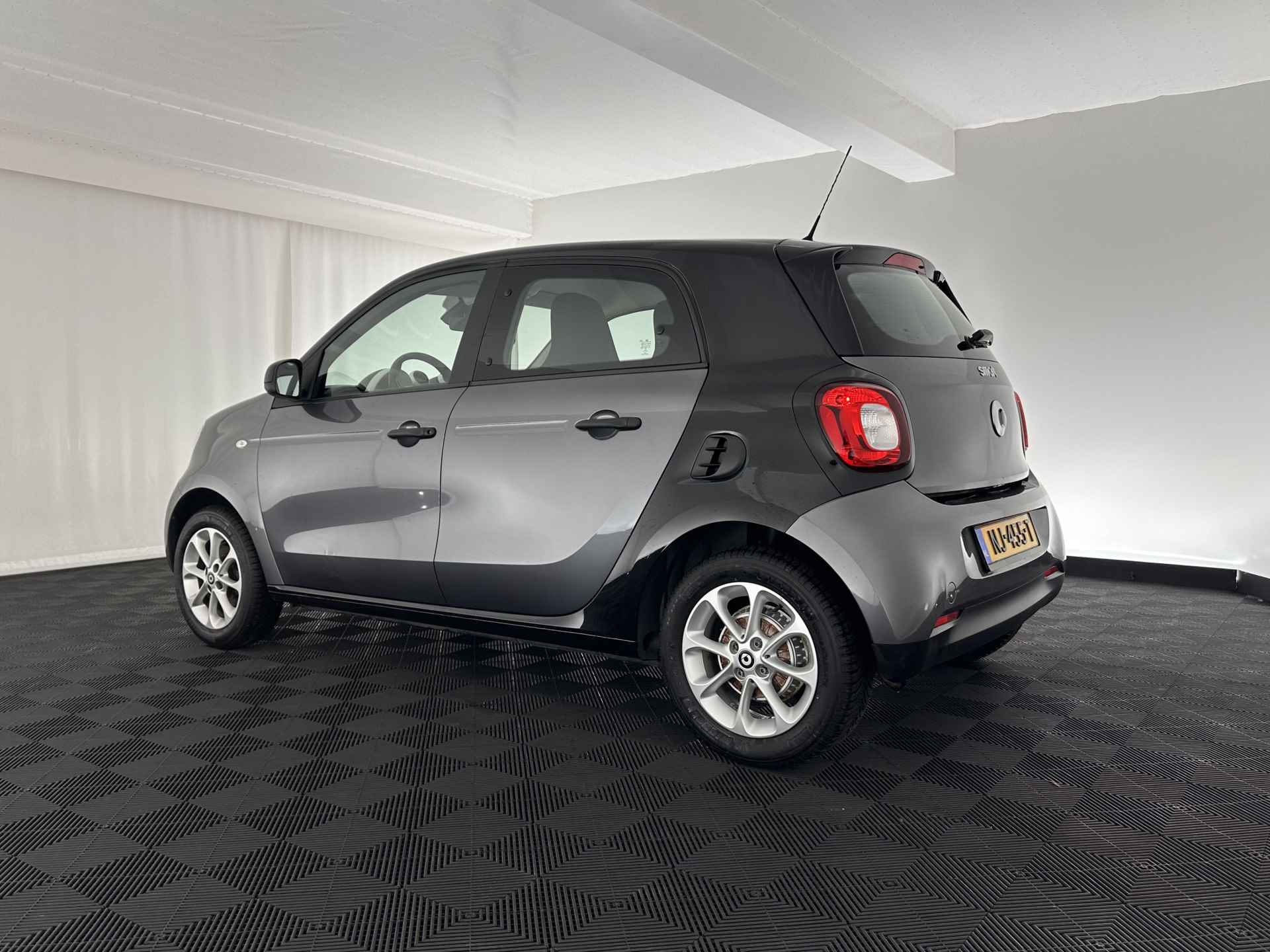 Smart Forfour 1.0 Pure Cool&Audio-Pack *AIRCO | CRUISE | COMFORT-SEATS | 15''ALU* - 4/24