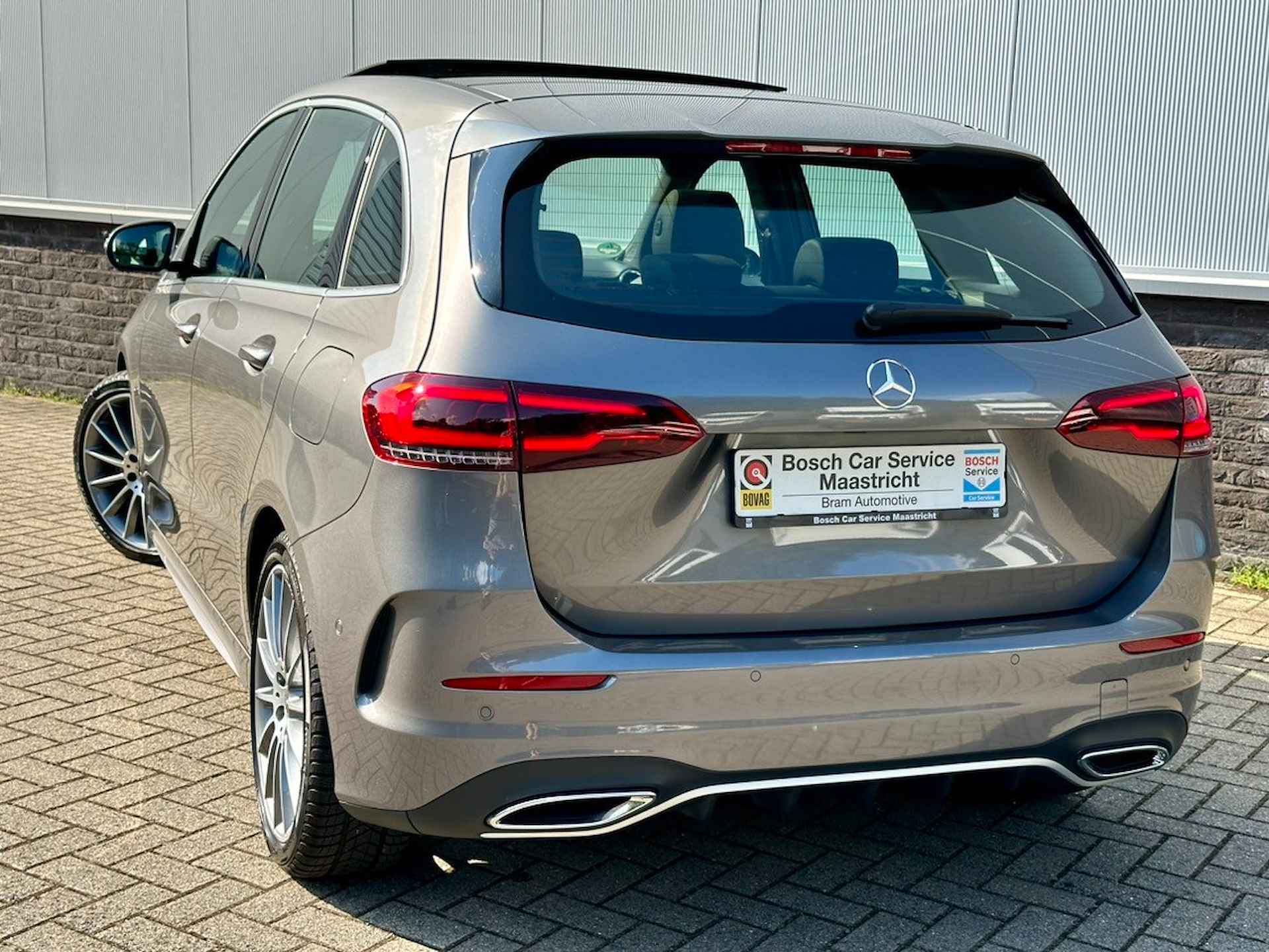 Mercedes-Benz B-Klasse 200 AMG | Panorama | LED | Camera | 19" | DAB+ | Dealer onderhouden | 1ste Eigenaar |  Interesse, Proefrit? Bel of app met: 06-24 28 28 42 - 5/50