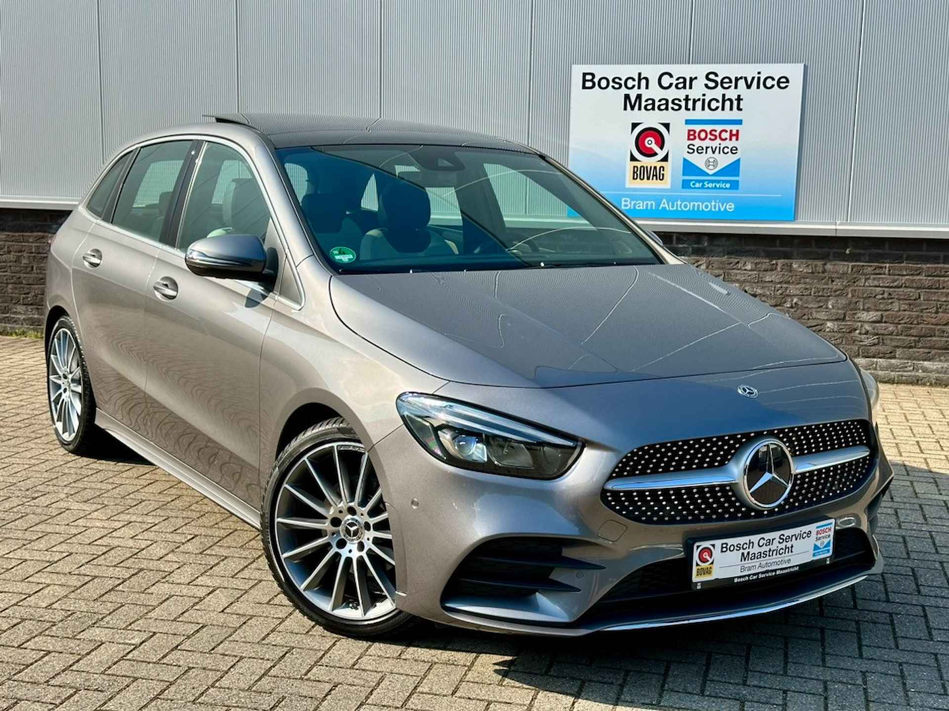 Mercedes-Benz B-Klasse 200 AMG | Panorama | LED | Camera | 19" | DAB+ | Dealer onderhouden | 1ste Eigenaar |  Interesse, Proefrit? Bel of app met: 06-24 28 28 42 - 6/50