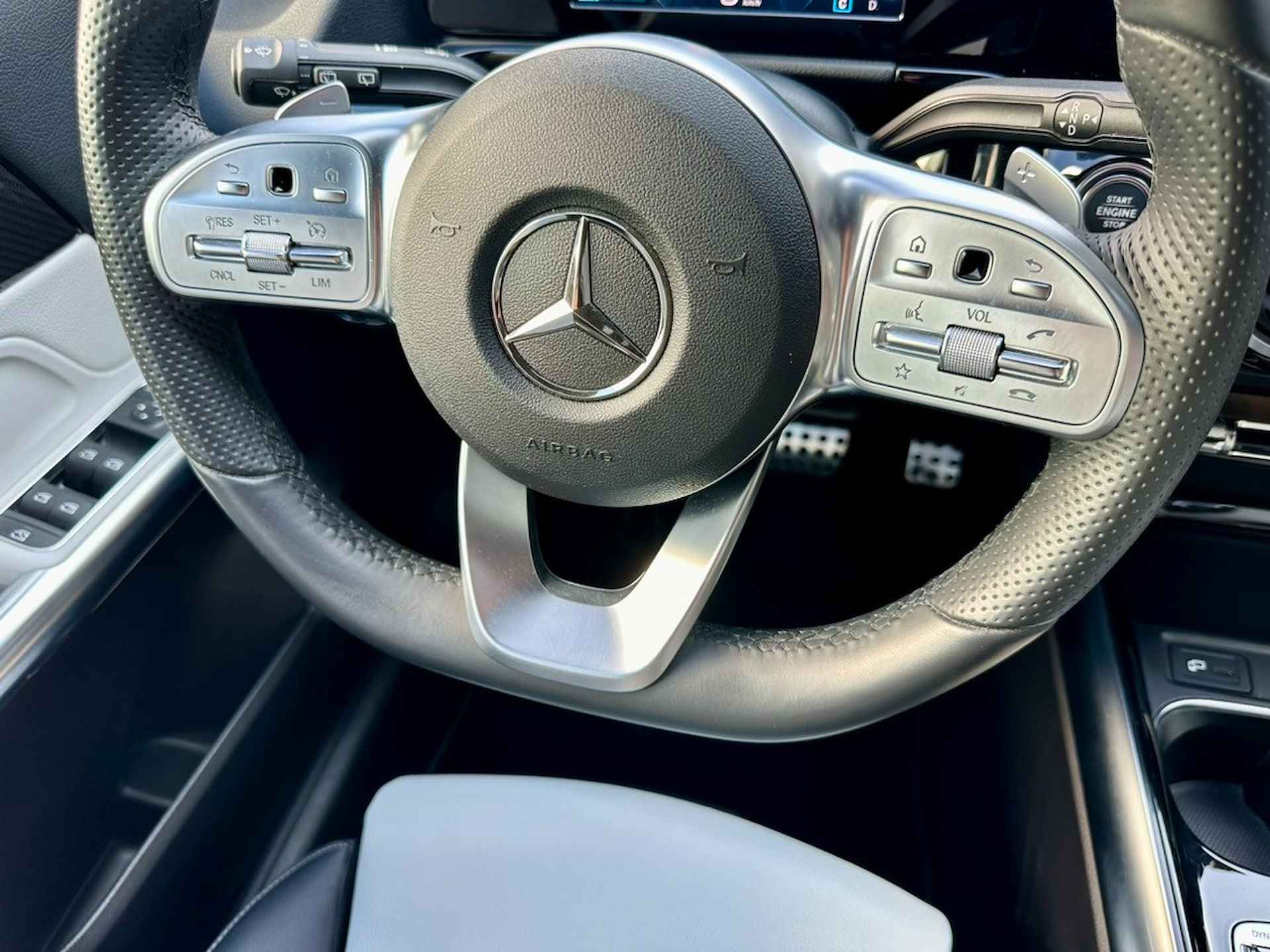 Mercedes-Benz B-Klasse 200 AMG | Panorama | LED | Camera | 19" | DAB+ | Dealer onderhouden | 1ste Eigenaar |  Interesse, Proefrit? Bel of app met: 06-24 28 28 42 - 37/50