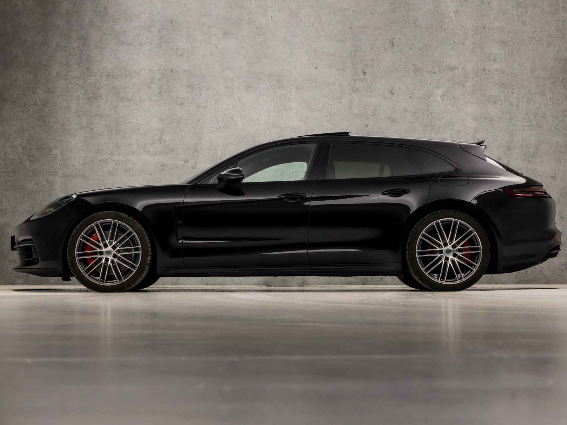 Porsche Panamera Sport Turismo 2.9 4 E-Hybrid Sportdesign 463Pk Automaat (PANORAMADAK, APPLE CARPLAY, SOFT CLOSE, LUCHTVERING, MATRIX LED, GROOT NAVI, MEMORY SEATS, ADAPTIVE CRUISE, NIEUWSTAAT) - 2/49