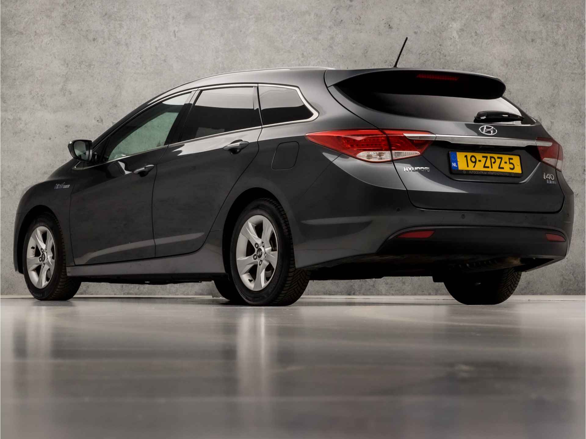 Hyundai i40 Wagon 1.6 GDI Sport (NAVIGATIE, CLIMATE, CAMERA, XENON, ELEK SPORTSTOELEN, PARKEERSENSOREN, NIEUWE APK, GETINT GLAS, CRUISE, NIEUWSTAAT) - 3/33