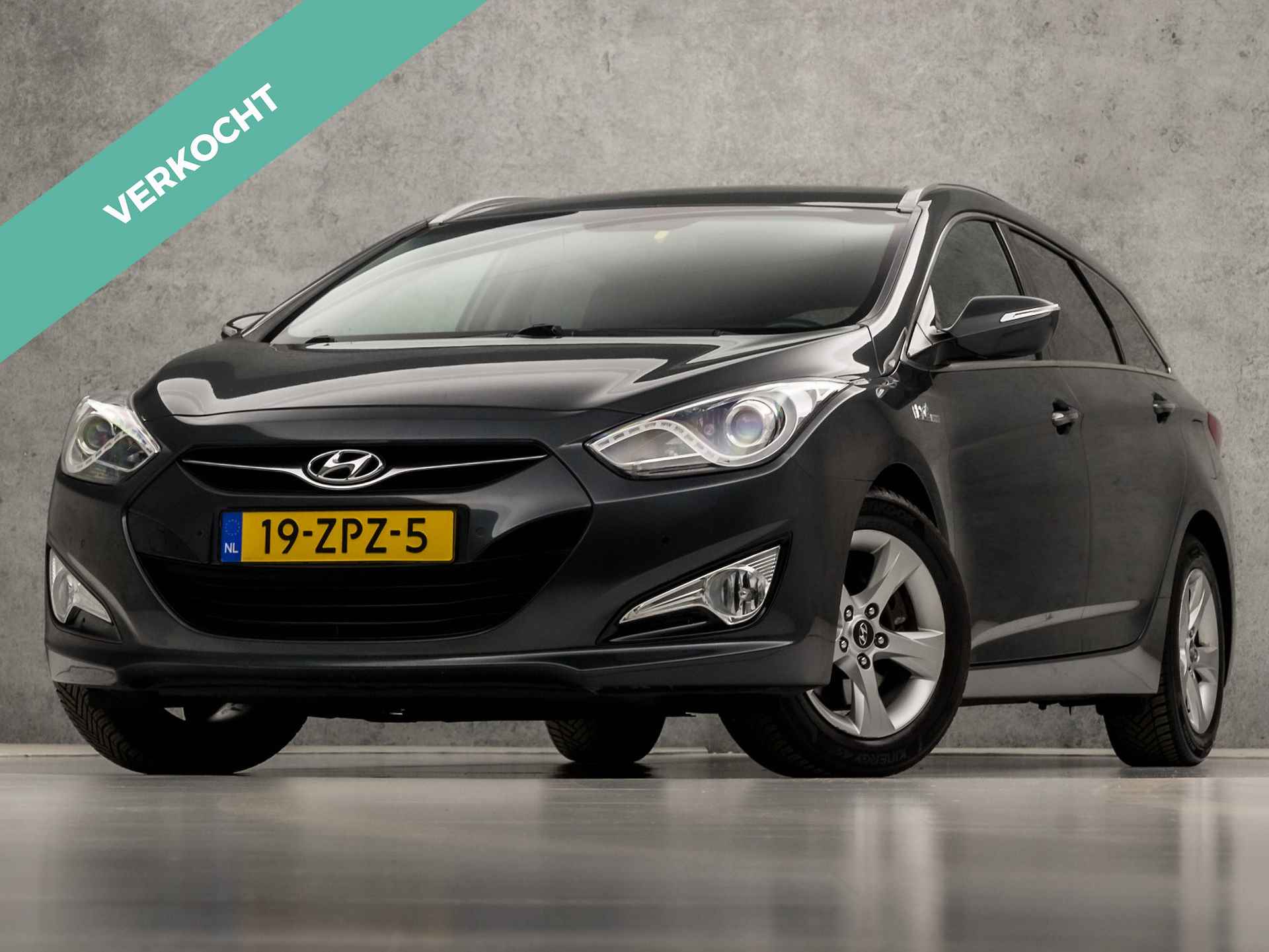 Hyundai i40 Wagon 1.6 GDI Sport (NAVIGATIE, CLIMATE, CAMERA, XENON, ELEK SPORTSTOELEN, PARKEERSENSOREN, NIEUWE APK, GETINT GLAS, CRUISE, NIEUWSTAAT) - 1/33