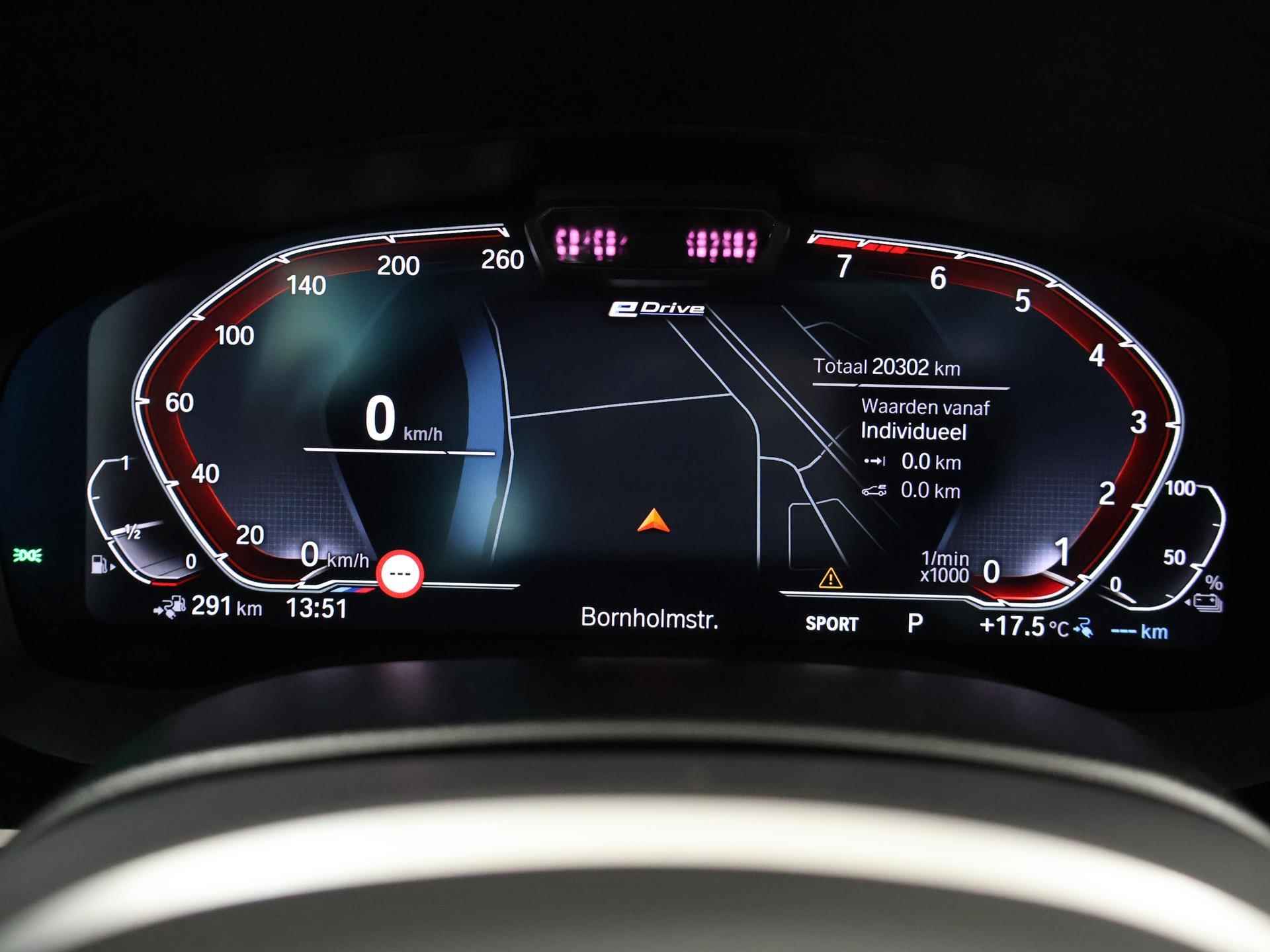 BMW 5-serie 545e xDrive Business Edition Plus | M-Sport | BMW Live Dashboard | DAB | Laser Licht | HUD | 19" Lichtmetaal | Camera | Schuif/Kanteldak | LED | - 13/52