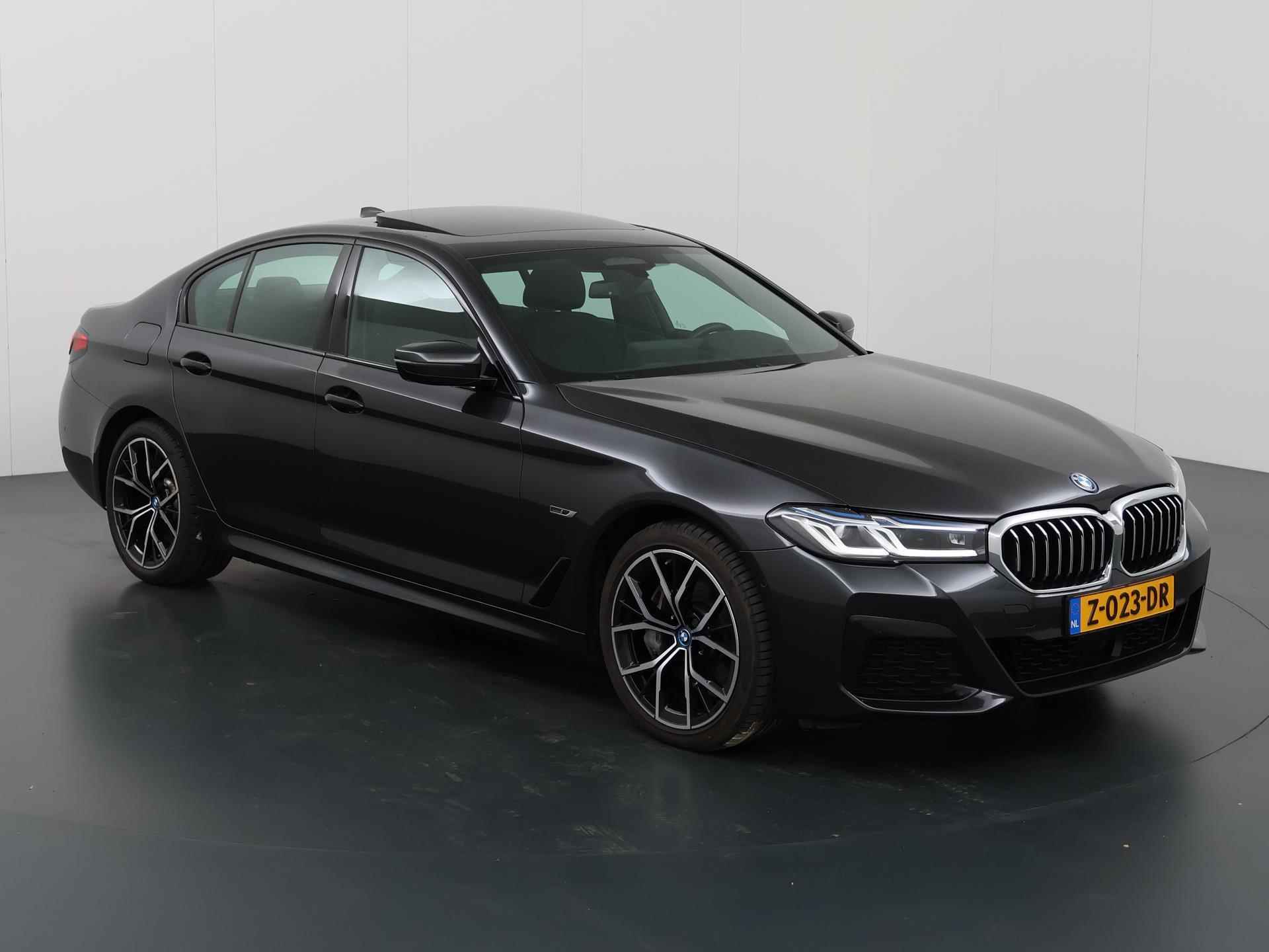 BMW 5-serie 545e xDrive Business Edition Plus | M-Sport | BMW Live Dashboard | DAB | Laser Licht | HUD | 19" Lichtmetaal | Camera | Schuif/Kanteldak | LED | - 24/52