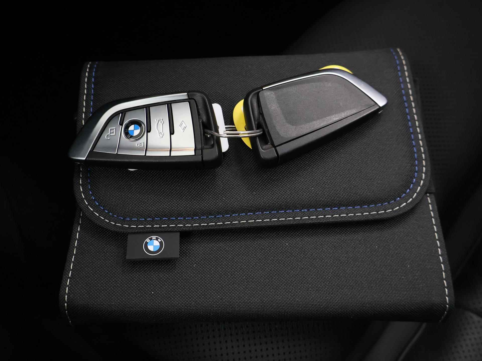 BMW 5-serie 545e xDrive Business Edition Plus | M-Sport | BMW Live Dashboard | DAB | Laser Licht | HUD | 19" Lichtmetaal | Camera | Schuif/Kanteldak | LED | - 32/52