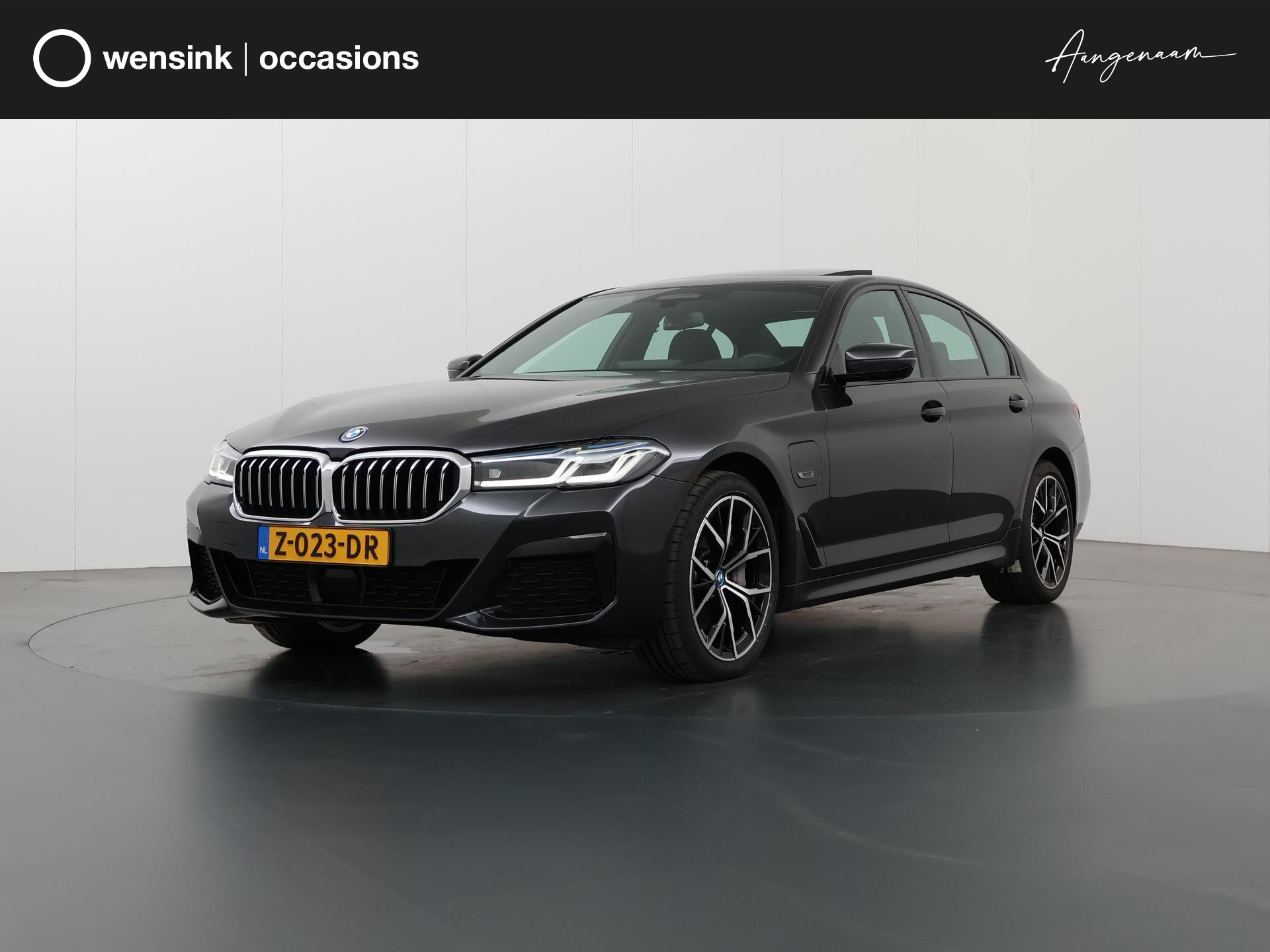 BMW 5-serie 545e xDrive Business Edition Plus | M-Sport | BMW Live Dashboard | DAB | Laser Licht | HUD | 19" Lichtmetaal | Camera | Schuif/Kanteldak | LED |