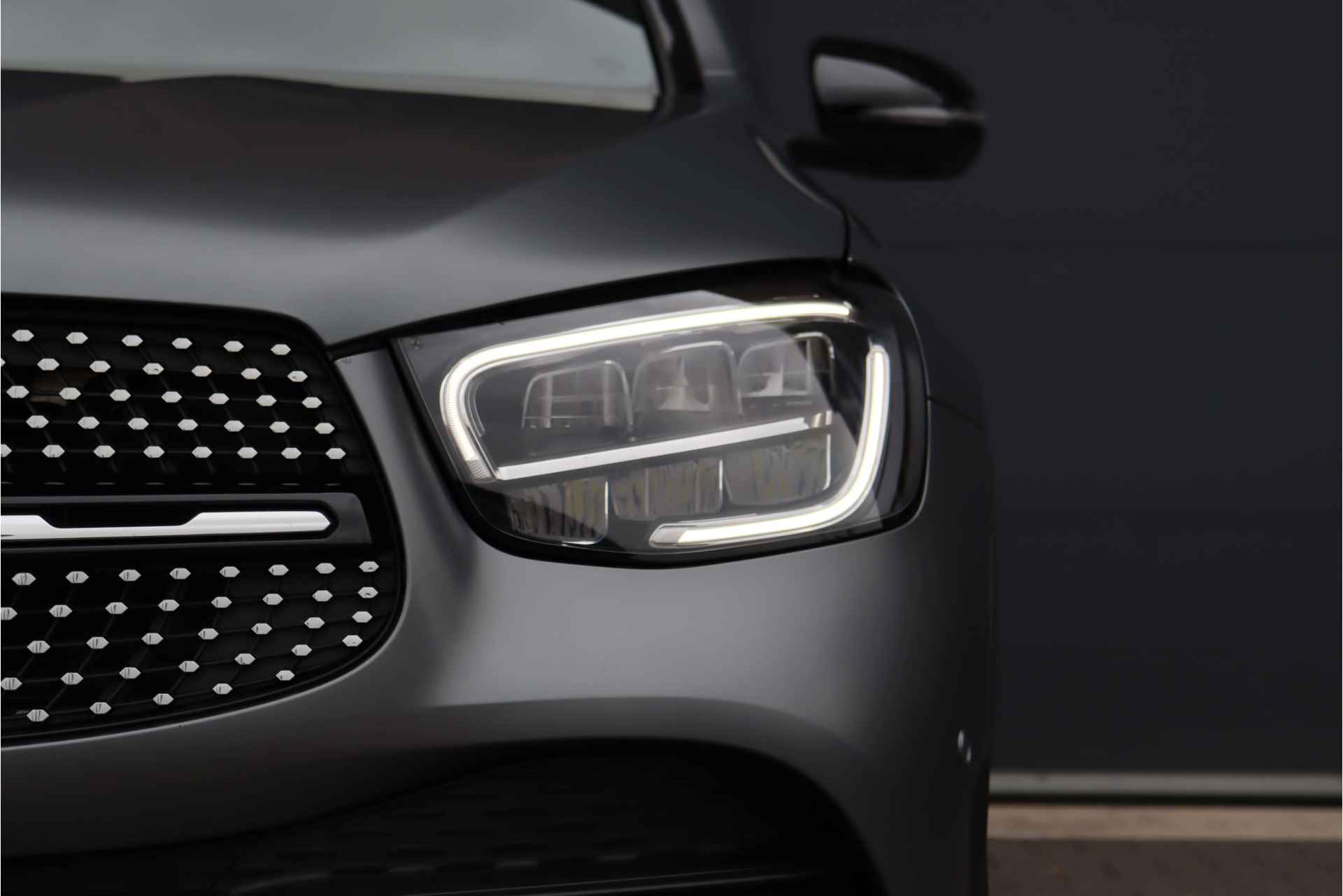 Mercedes-Benz GLC 300de 4-MATIC AMG Line Aut9, Panoramadak, Distronic+, Keyless Go, Surround Camera, Nightpakket, Leder, Voorklimatisering, Dodehoekassistent, Sfeerverlichting, Etc. - 26/47