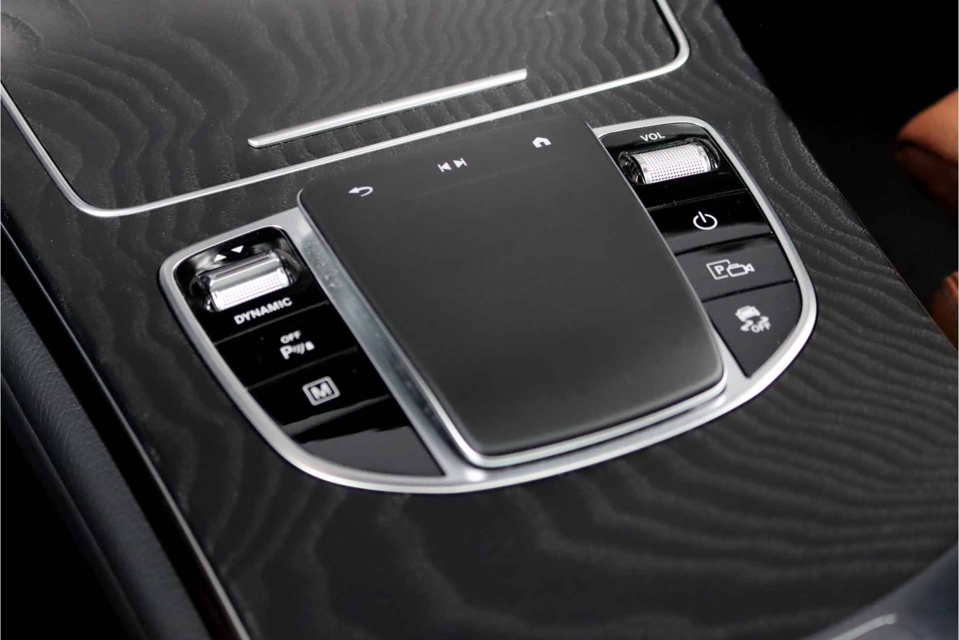 Mercedes-Benz GLC 300de 4-MATIC AMG Line Aut9, Panoramadak, Distronic+, Keyless Go, Surround Camera, Nightpakket, Leder, Voorklimatisering, Dodehoekassistent, Sfeerverlichting, Etc. - 38/47