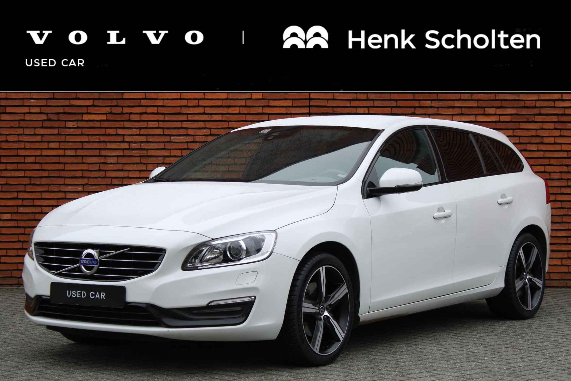 Volvo V60 T3 152PK Polar+ Dynamic, Lederen Bekleding, Cruise Control, Navigatie, Verwarmbare Voorstoelen, Trekhaak, Parkeersensoren, Bluetooth Telefonie & Multimedia, Elektrisch Verwarmbare Voorruit - 1/27
