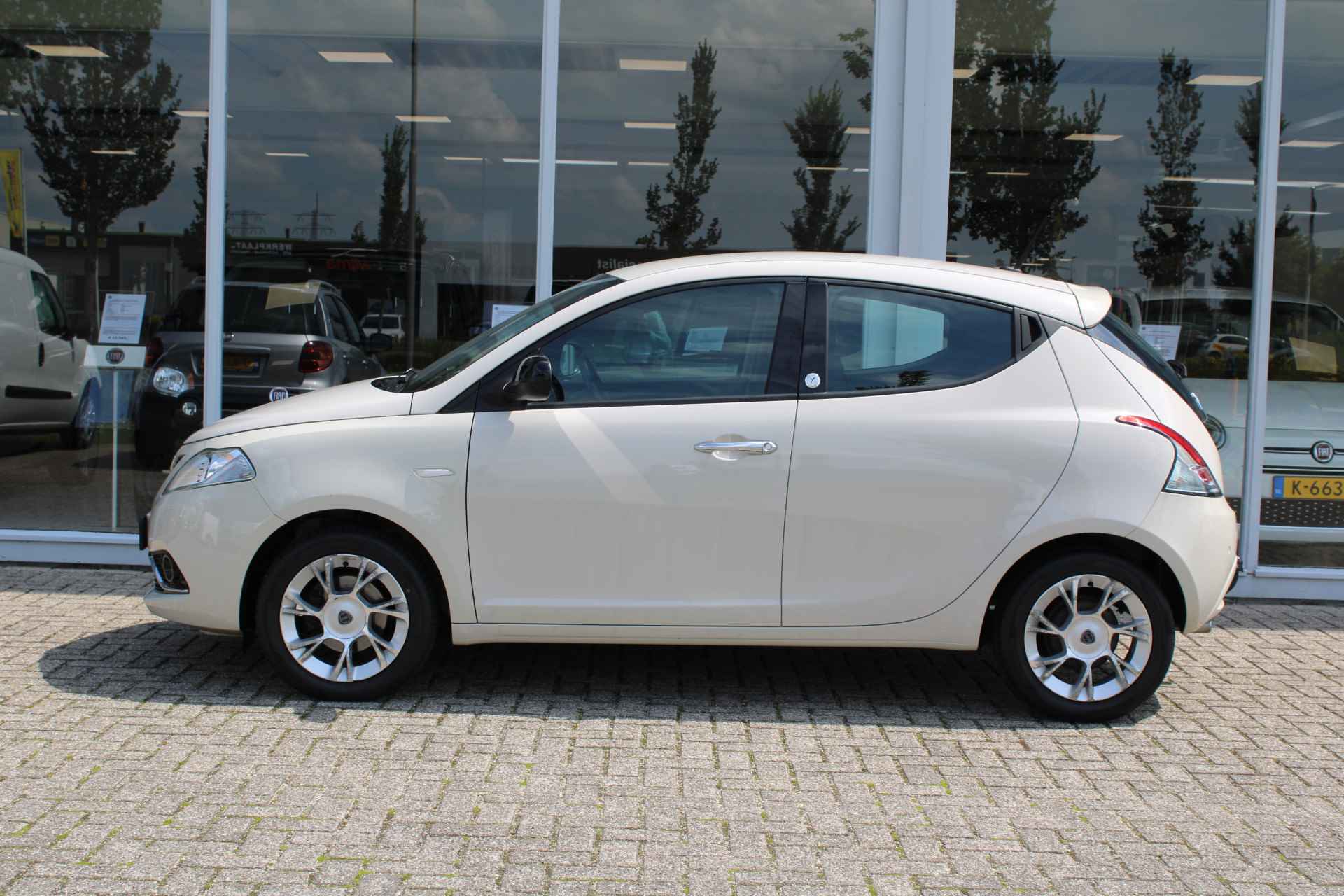 Lancia Ypsilon 1.2 Opening Edition | Cruise control | Navi | Bluetooth - 3/21